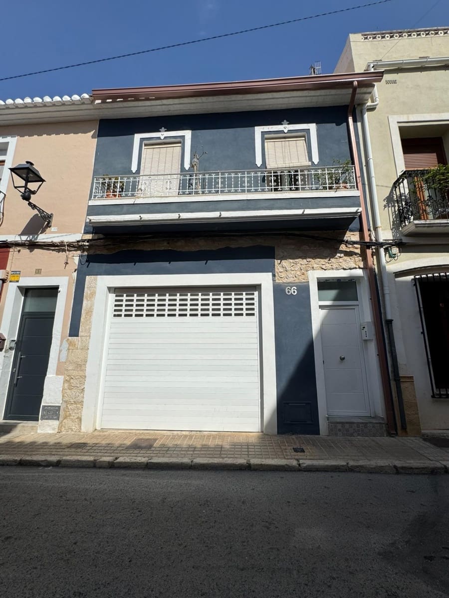 3 bedroom Townhouse for sale in Denia with garage - € 449,000 (Ref: 9637599)