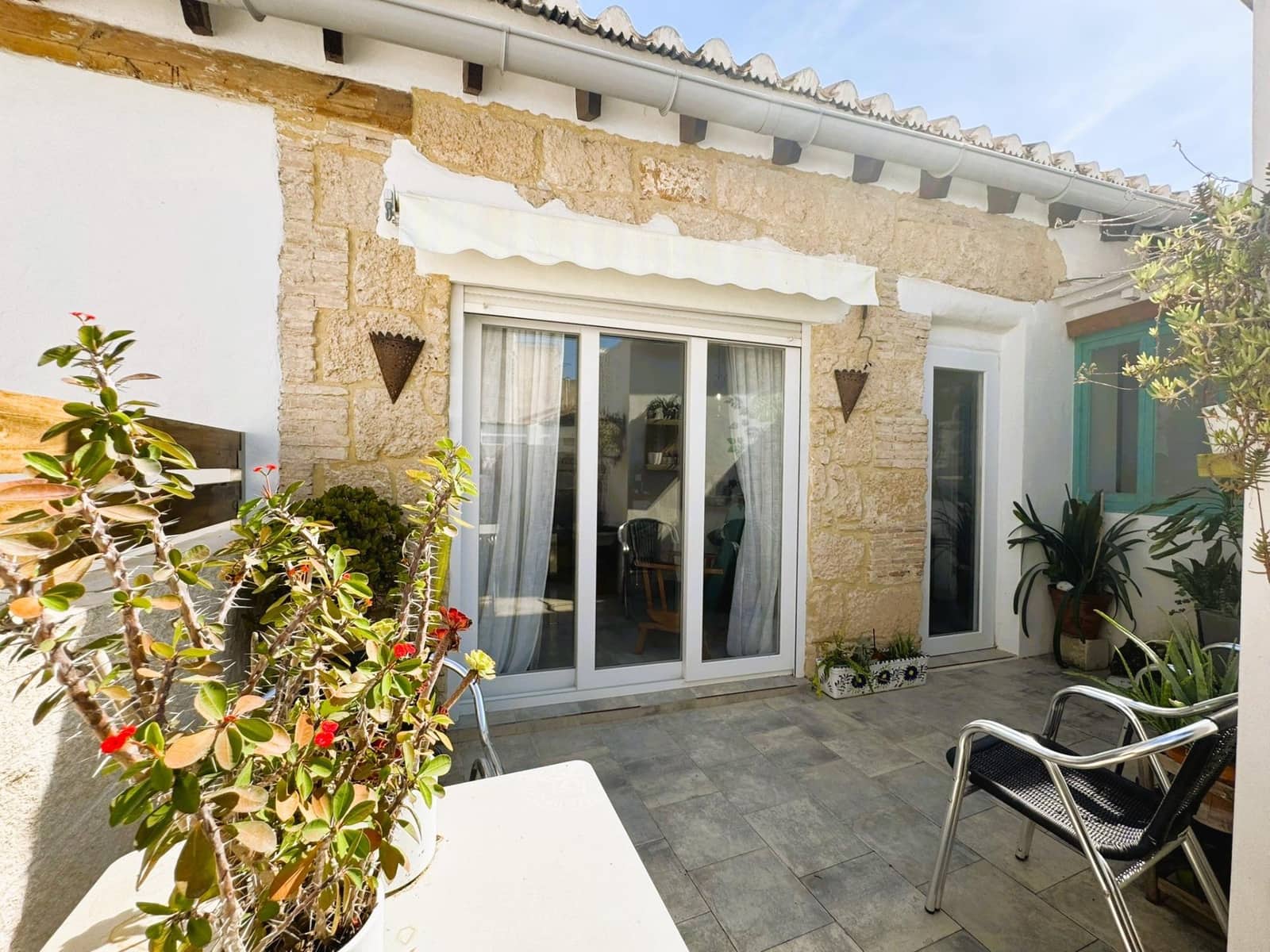3 bedroom Townhouse for sale in Denia with garage - € 449,000 (Ref: 9637599)