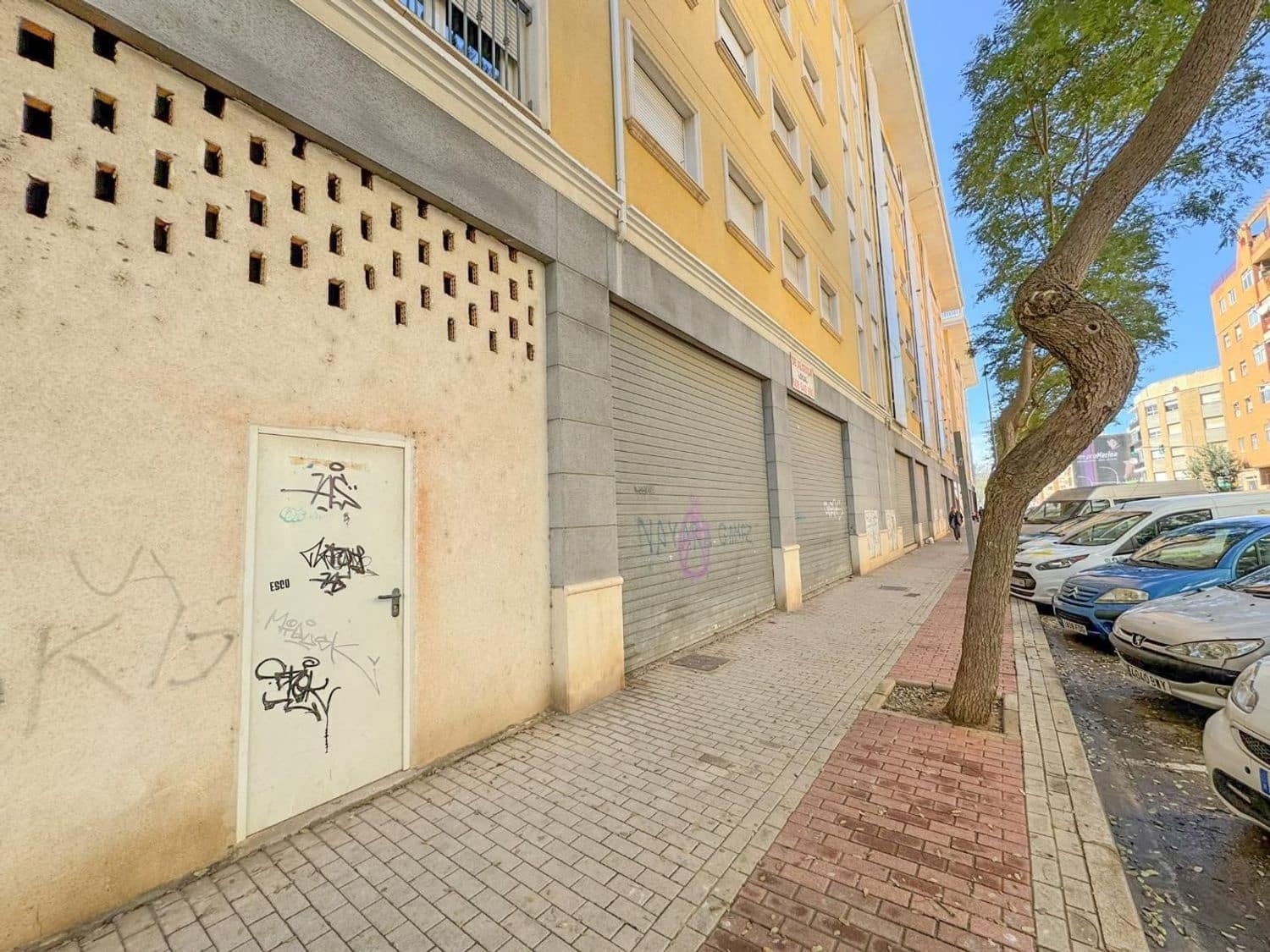 Kommersiell att hyra i Denia - 1 200 € (Ref: 9651981)