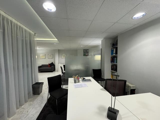 Toimisto vuokrattavana paikassa Centro Urbano, Dénia - 450 € (Ref: 9656091)