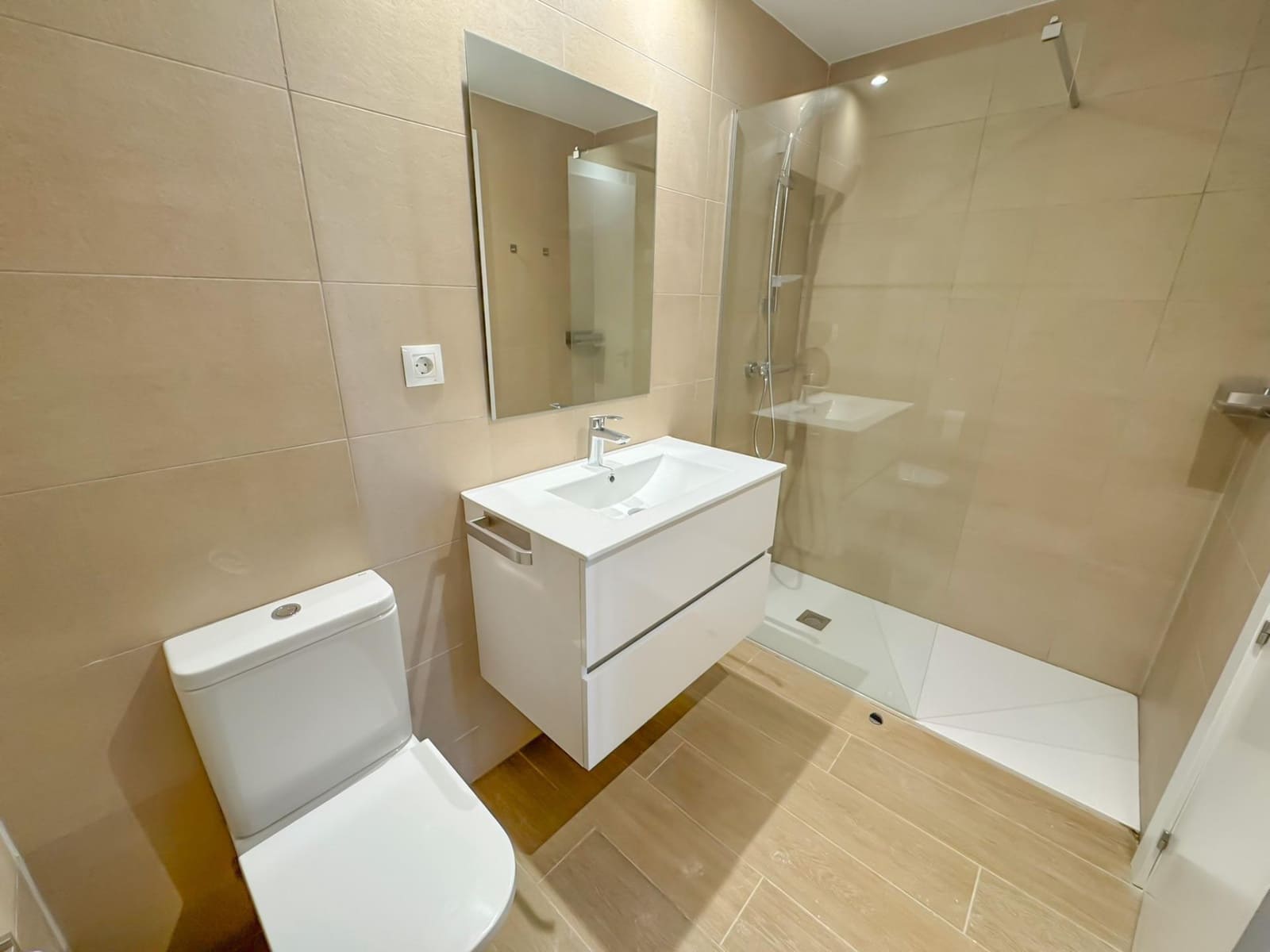 2 soveværelse Lejlighed til leje i Denia - € 1.500 (Ref: 9686425)