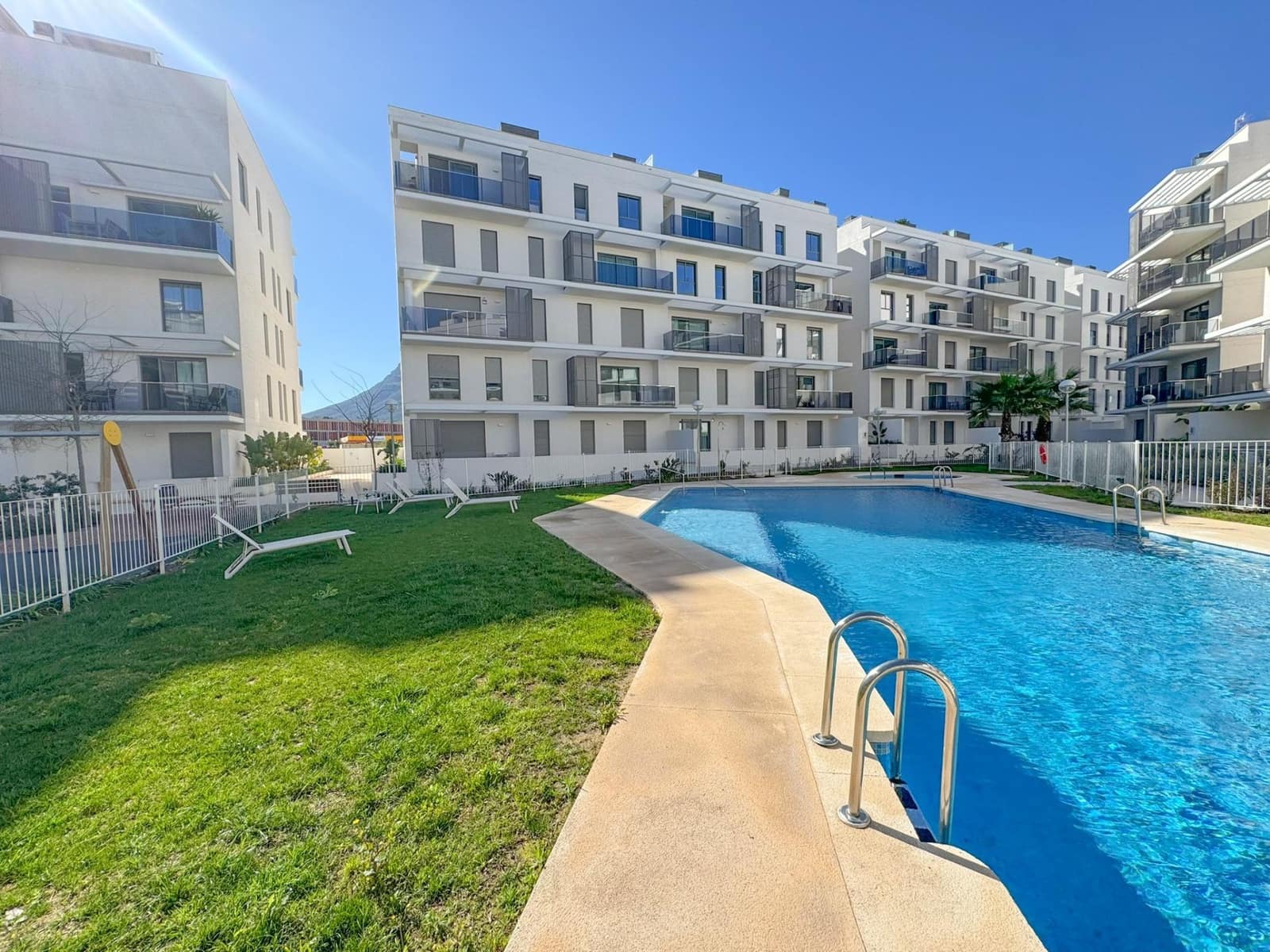 2 soveværelse Lejlighed til leje i Denia - € 1.500 (Ref: 9686425)