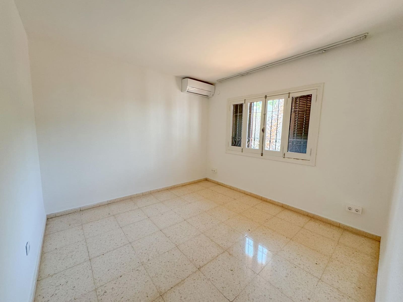 3 slaapkamer Villa te huur in Denia met zwembad garage - € 1.950 (Ref: 9778127)