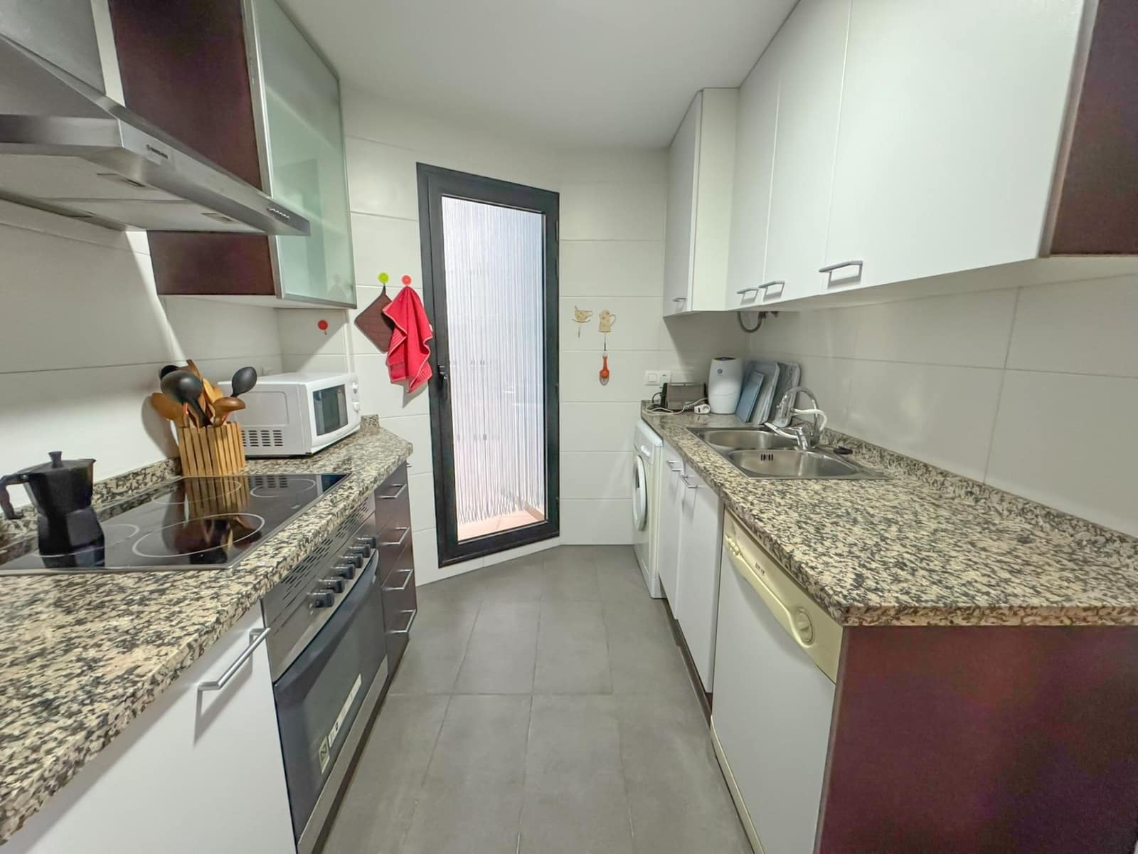 2 bedroom Apartment for rent in Denia with garage - € 950 (Ref: 9778128)