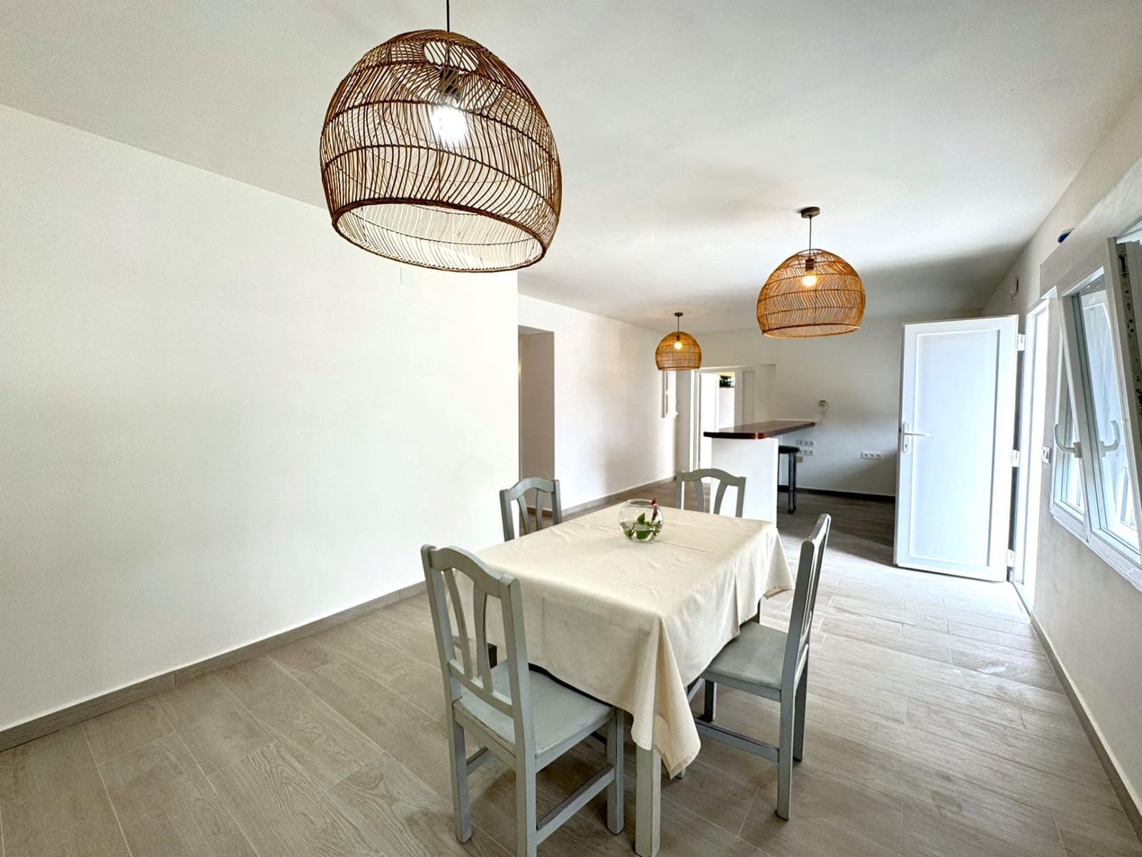 5 bedroom Villa for sale in Denia with garage - € 590,000 (Ref: 9807952)