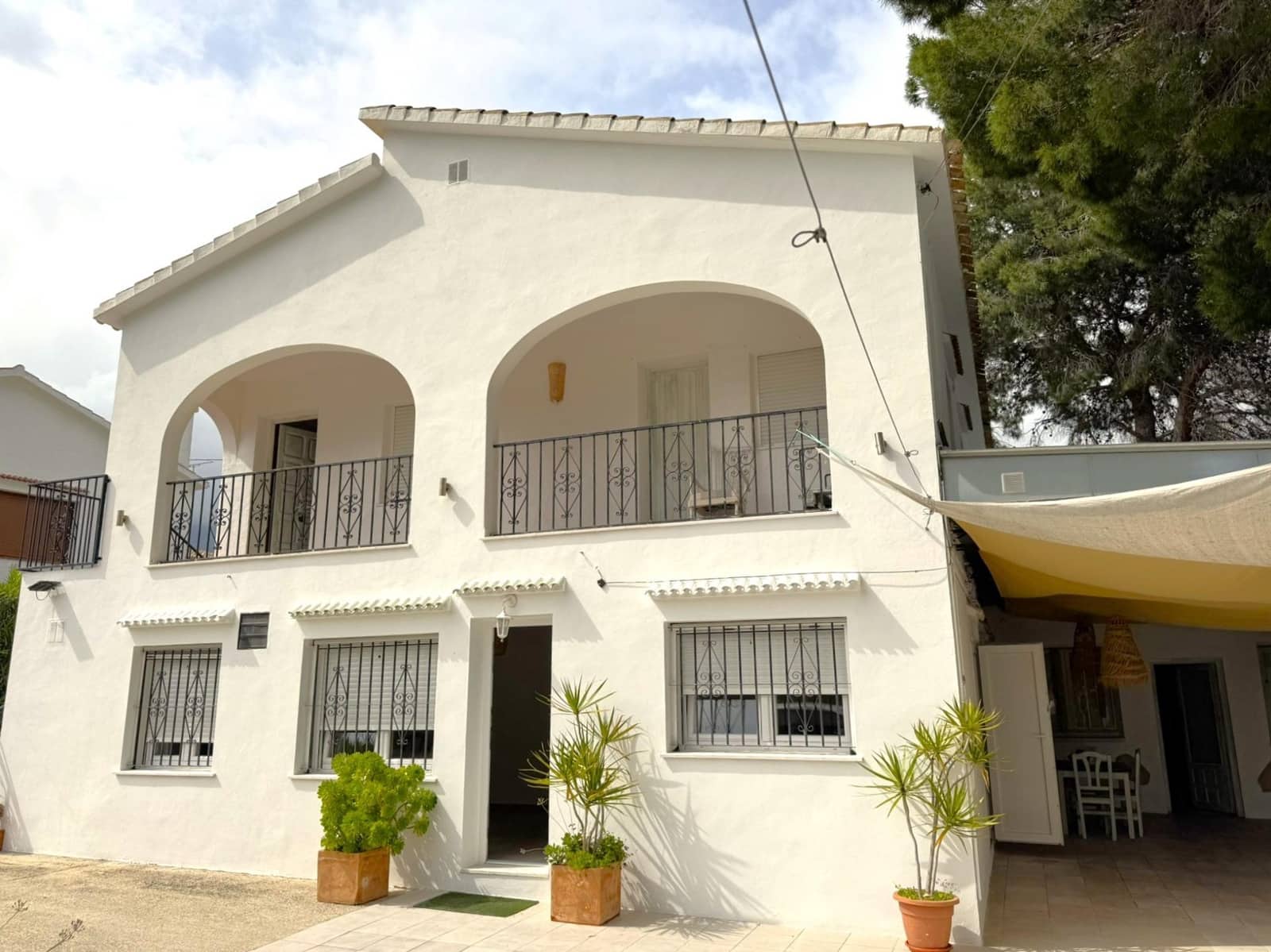 5 bedroom Villa for sale in Denia with garage - € 590,000 (Ref: 9807952)