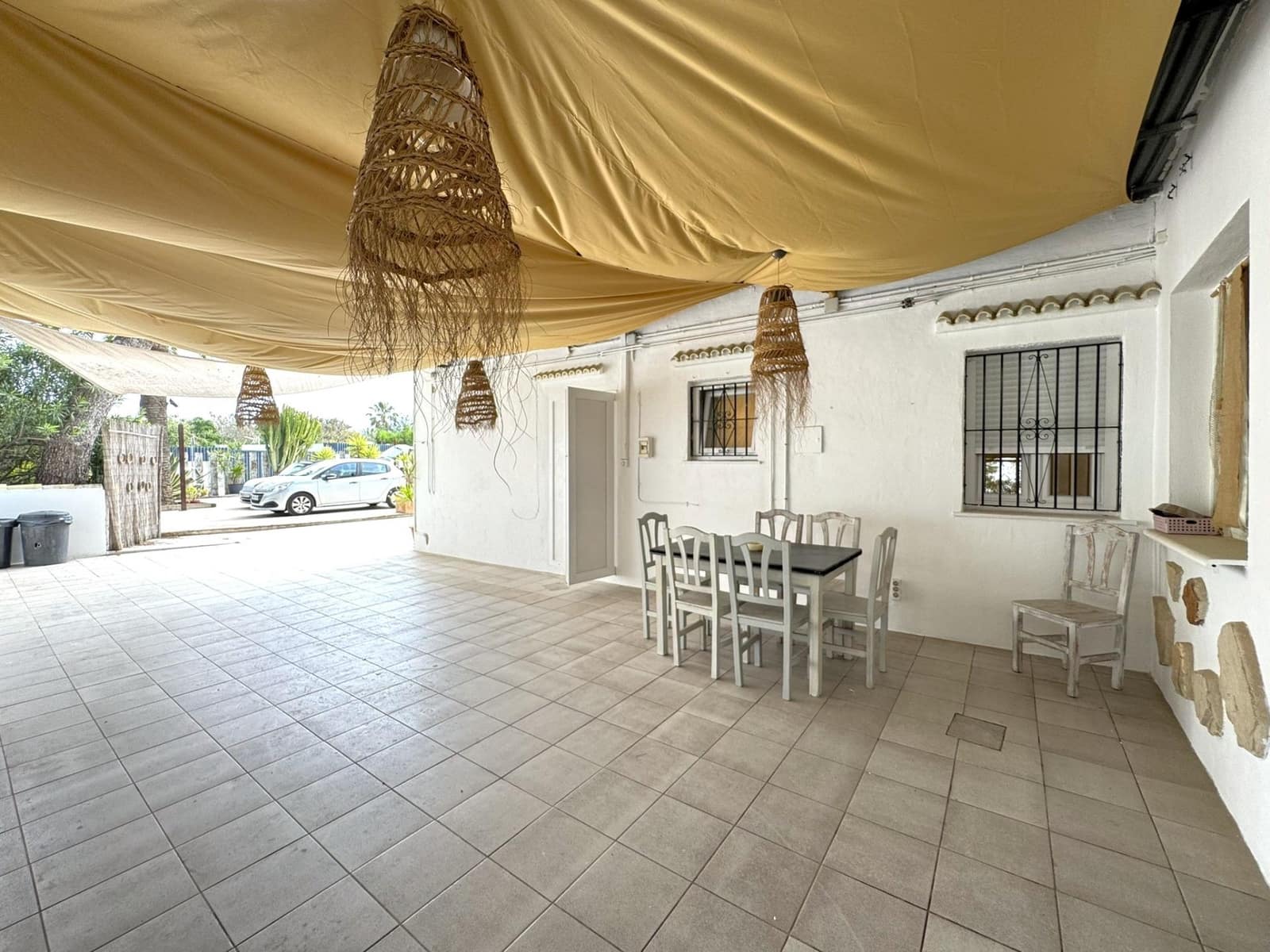 5 bedroom Villa for sale in Denia with garage - € 590,000 (Ref: 9807952)