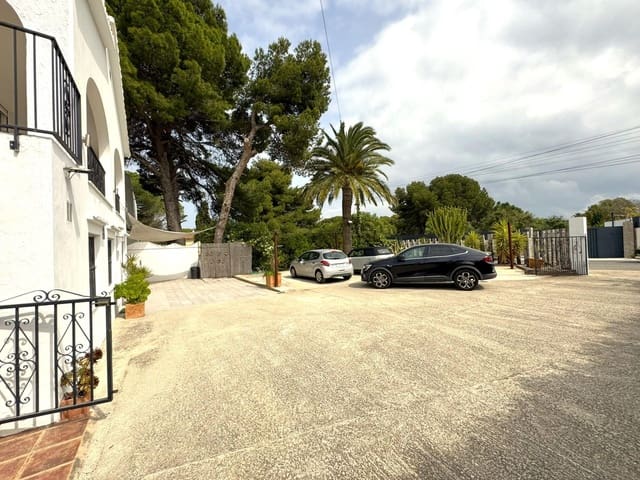 5 bedroom Villa for sale in Dénia with garage - € 590,000 (Ref: 9807952)
