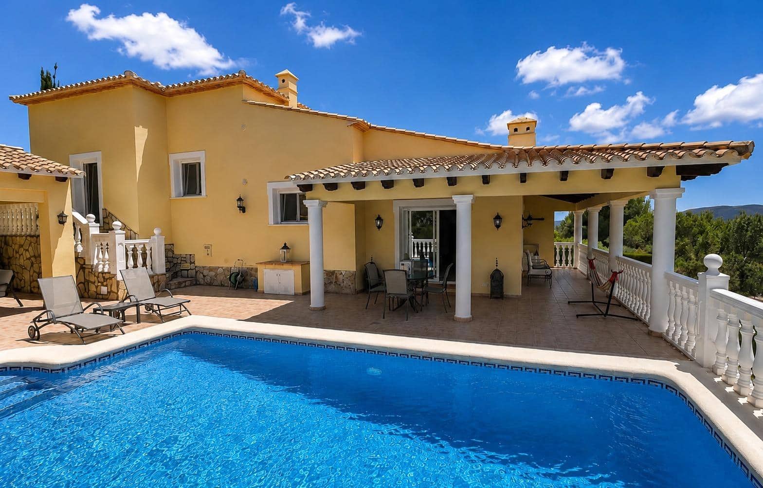 Chalet de 3 habitaciones en La Sella en venta con piscina - 660.000 € (Ref: 9836666)