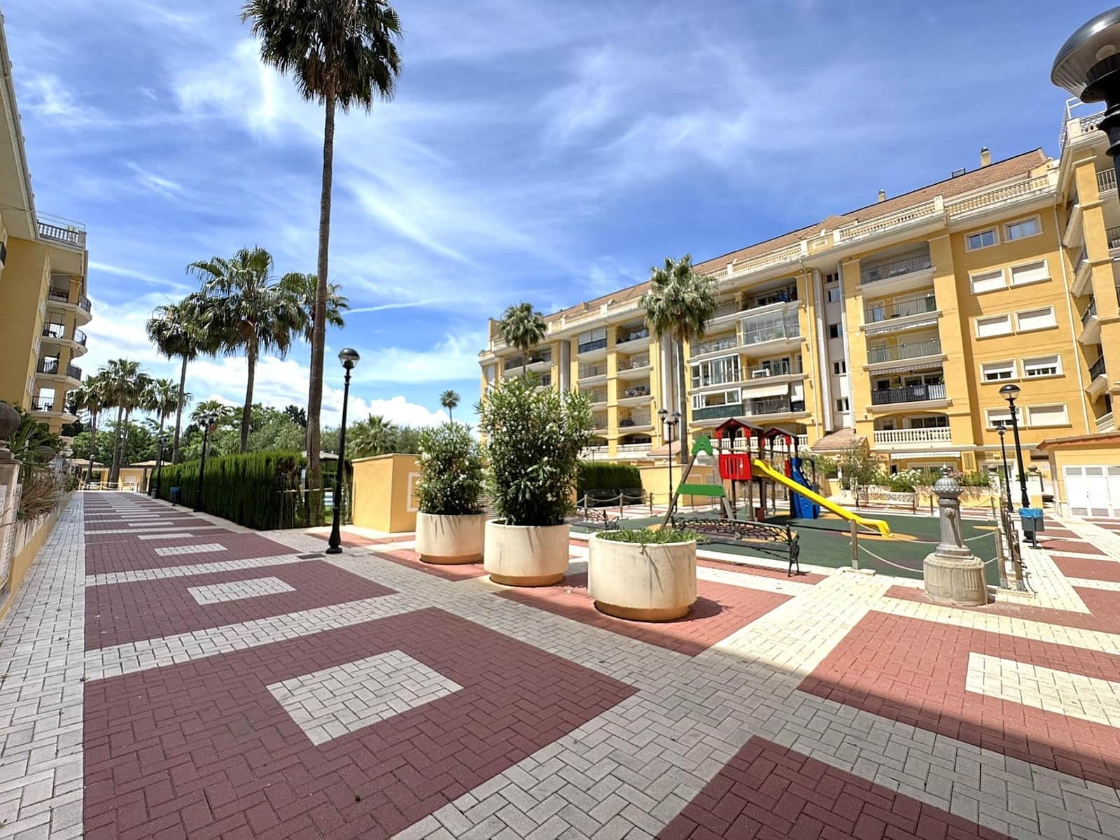 3 bedroom Apartment for sale in Denia with pool garage - € 345,000 (Ref: 9846239)
