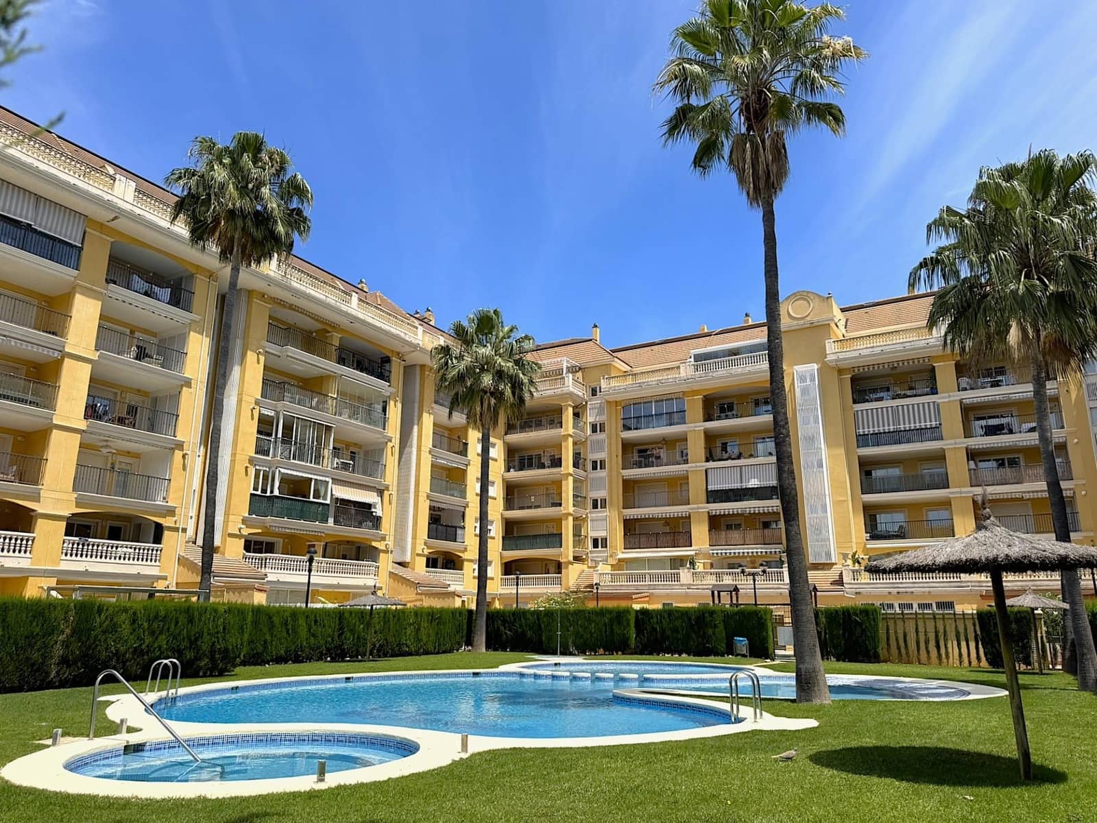 3 bedroom Apartment for sale in Denia with pool garage - € 345,000 (Ref: 9846239)