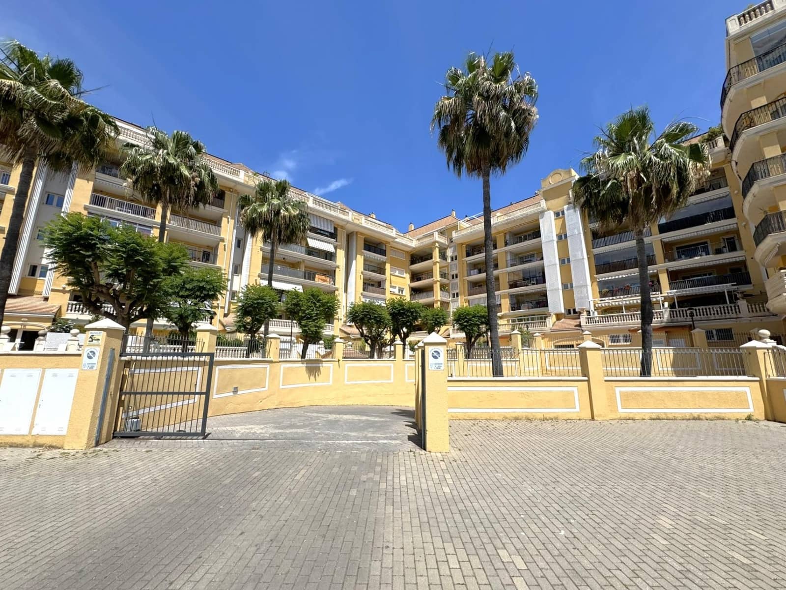 3 bedroom Apartment for sale in Denia with pool garage - € 345,000 (Ref: 9846239)
