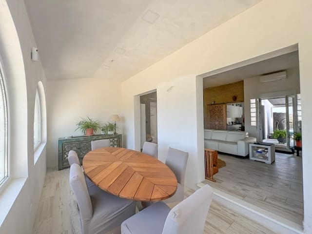 Chalet de 2 habitaciones en El Montgó, Dénia en venta con piscina garaje - 679.000 € (Ref: 9927402)