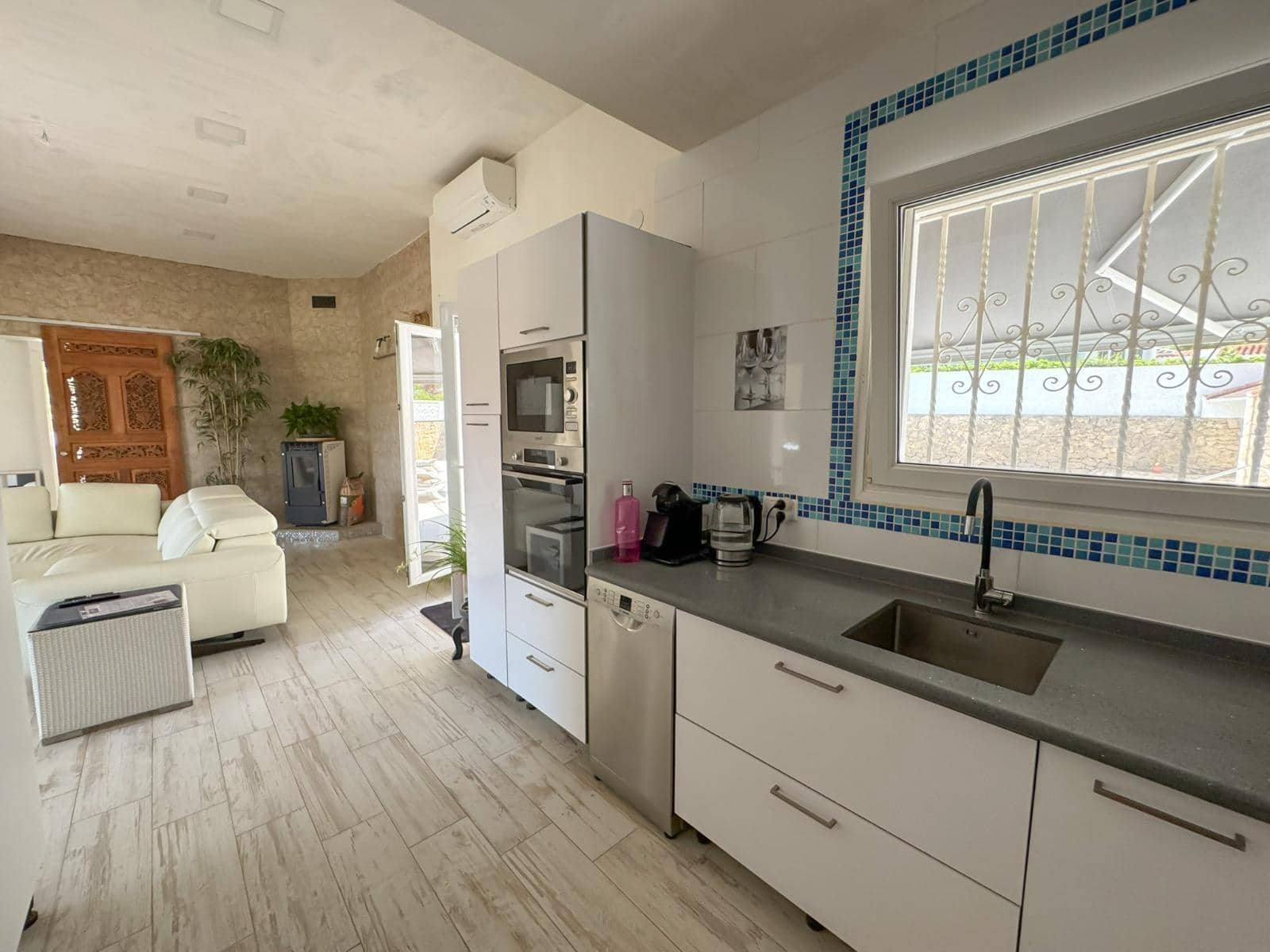 2 makuuhuone Huvila myytävänä paikassa Denia mukana uima-altaan 
autotalli - 679 000 € (Ref: 9927402)