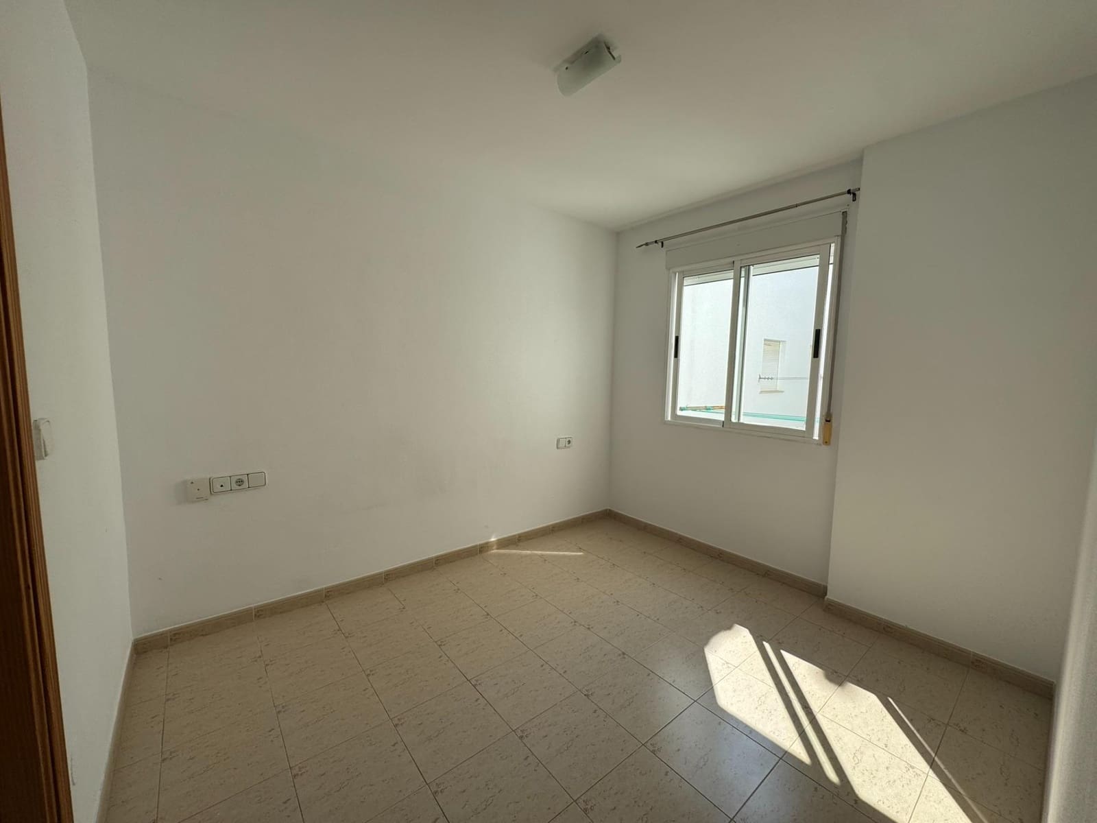 3 bedroom Flat for rent in Denia with garage - € 980 (Ref: 9994248)