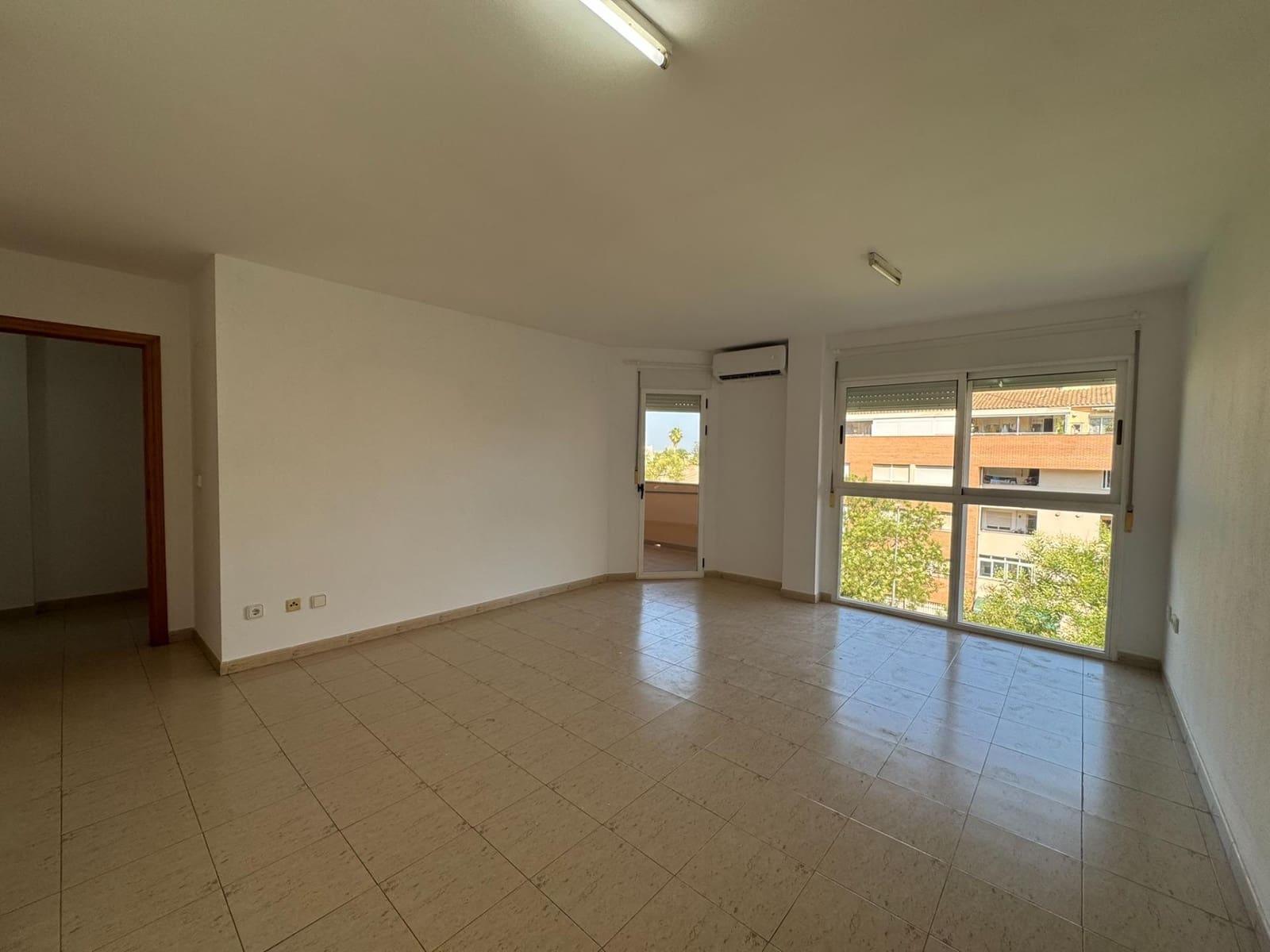 3 bedroom Flat for rent in Denia with garage - € 980 (Ref: 9994248)