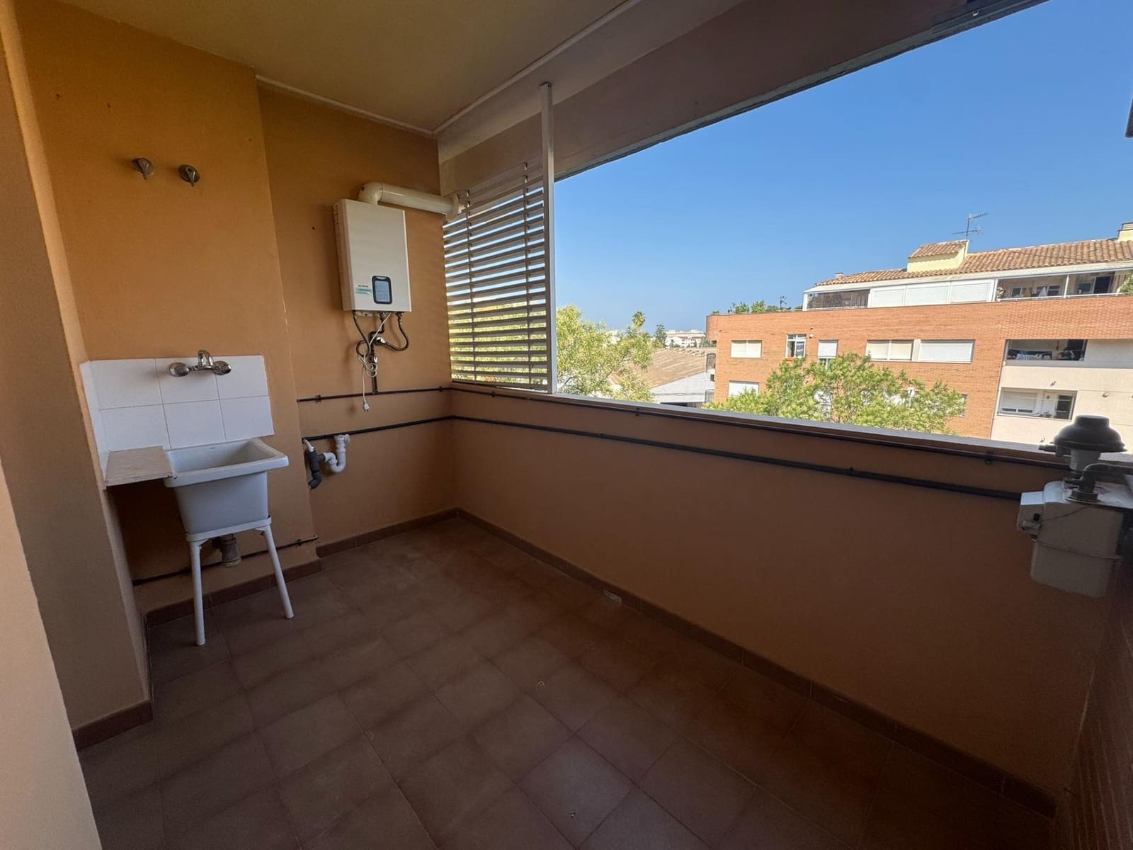 3 bedroom Flat for rent in Denia with garage - € 980 (Ref: 9994248)