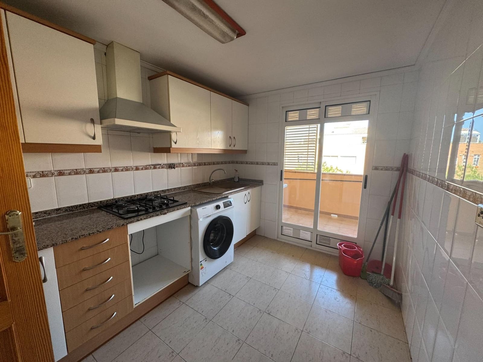 3 bedroom Flat for rent in Denia with garage - € 980 (Ref: 9994248)