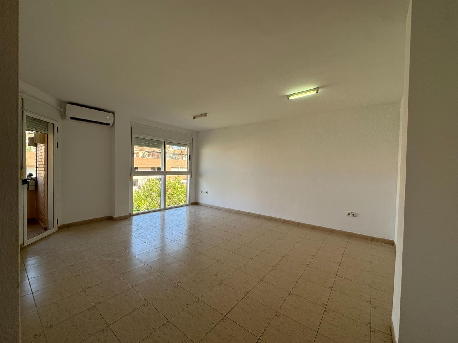 3 bedroom Flat for rent in Denia with garage - € 980 (Ref: 9994248)