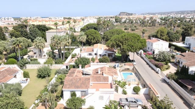 3 soverom Villa til salgs i Les Bassetes - El Marjal, Dénia med svømmebasseng garasje - € 649 000 (Ref: 9994250)
