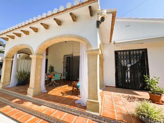 3 soverom Villa til salgs i Les Bassetes - El Marjal, Dénia med svømmebasseng garasje - € 649 000 (Ref: 9994250)