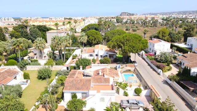 3 soveværelse Villa til salg i Les Bassetes - El Marjal, Dénia med swimmingpool garage - € 649.000 (Ref: 9994250)