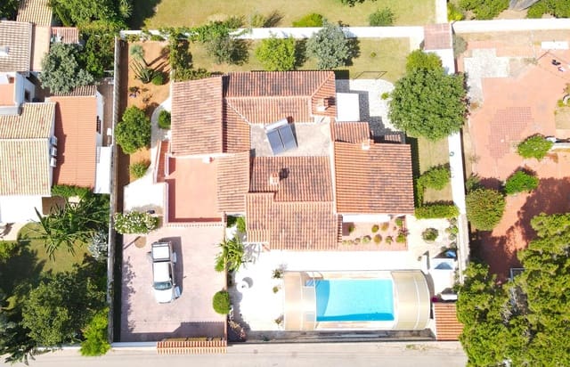 3 soveværelse Villa til salg i Les Bassetes - El Marjal, Dénia med swimmingpool garage - € 649.000 (Ref: 9994250)
