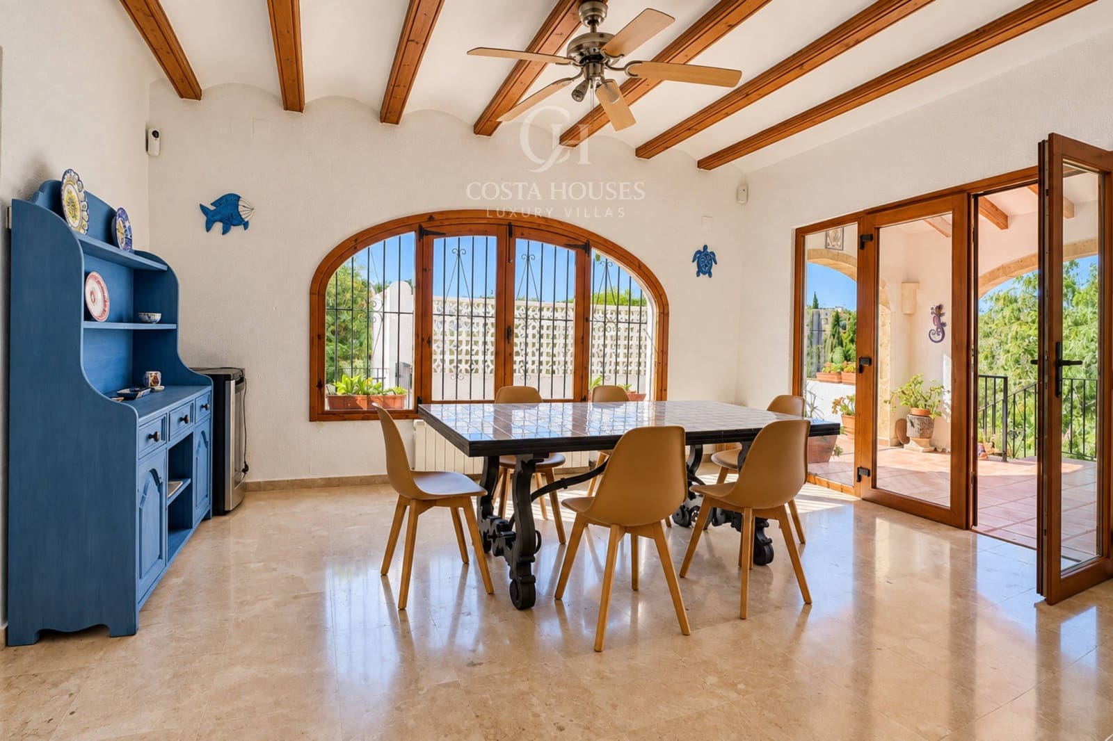 6 soverom Villa til salgs i Los Cerezos med svømmebasseng garasje - € 995 000 (Ref: 10142645)