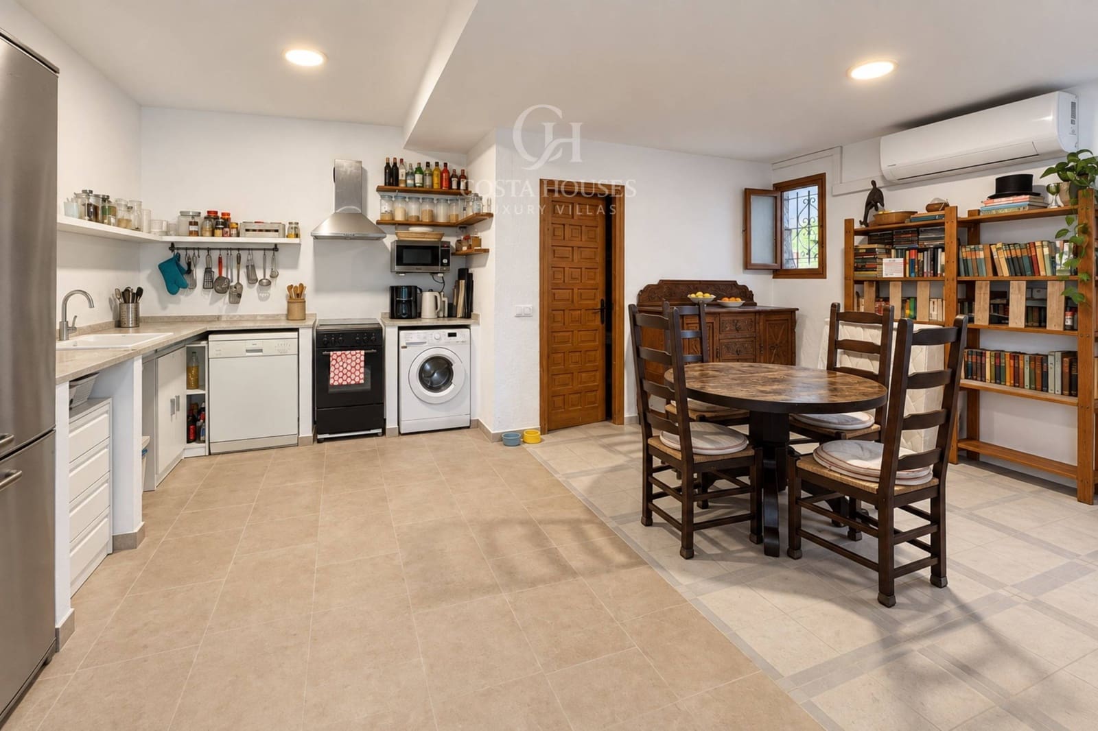 6 soverom Villa til salgs i Los Cerezos med svømmebasseng garasje - € 995 000 (Ref: 10142645)