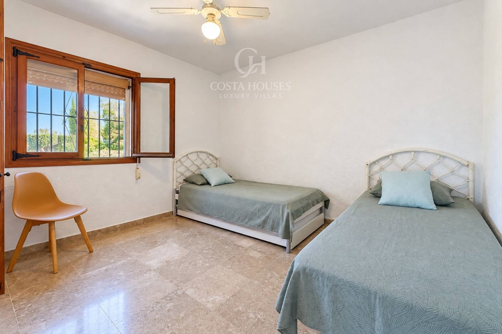 6 soverom Villa til salgs i Los Cerezos med svømmebasseng garasje - € 995 000 (Ref: 10142645)
