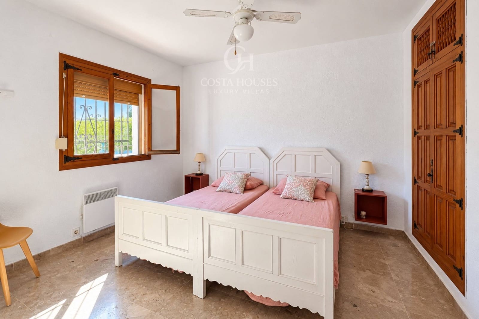 6 soverom Villa til salgs i Los Cerezos med svømmebasseng garasje - € 995 000 (Ref: 10142645)