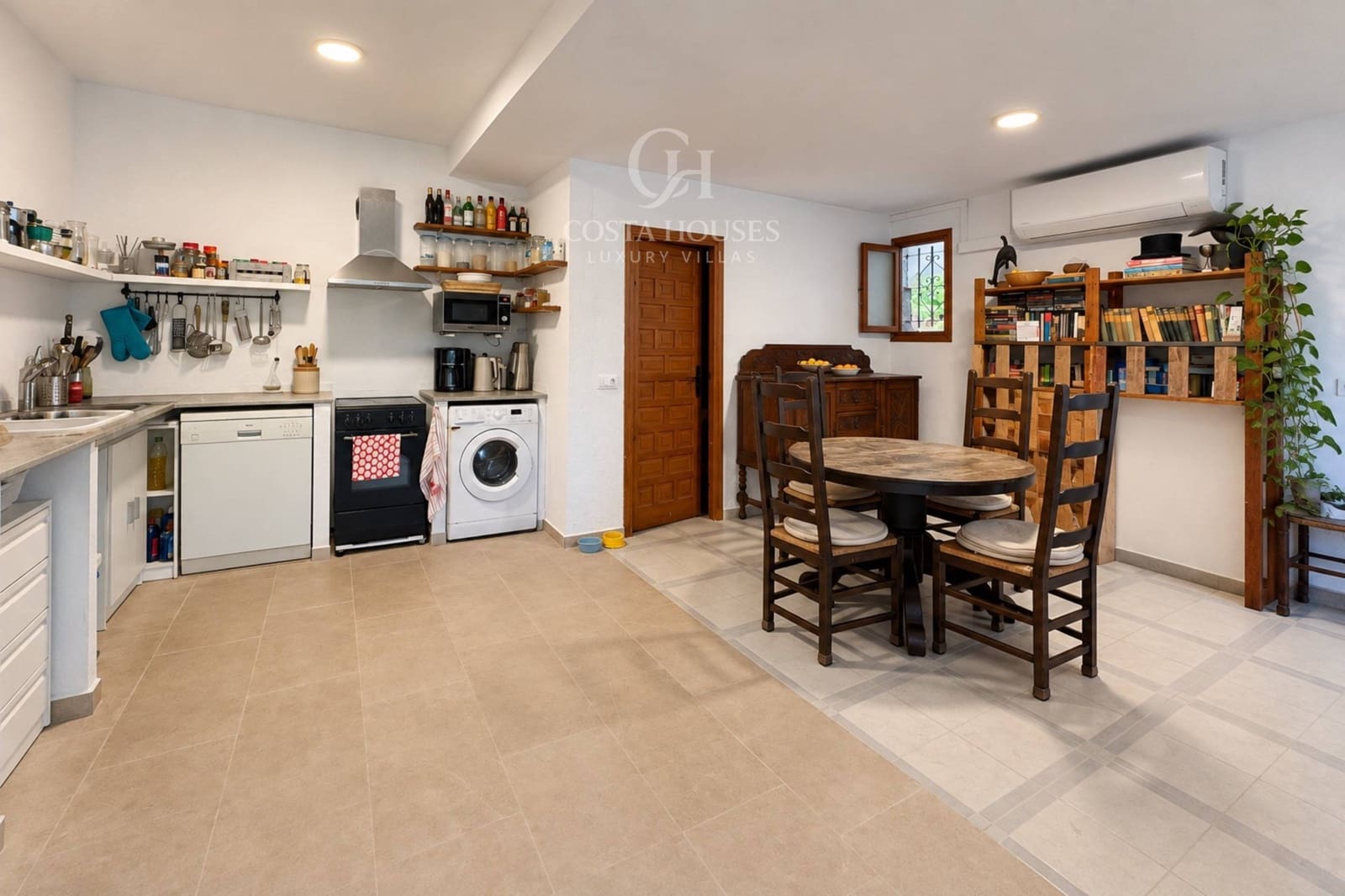 6 soverom Villa til salgs i Los Cerezos med svømmebasseng garasje - € 995 000 (Ref: 10142645)
