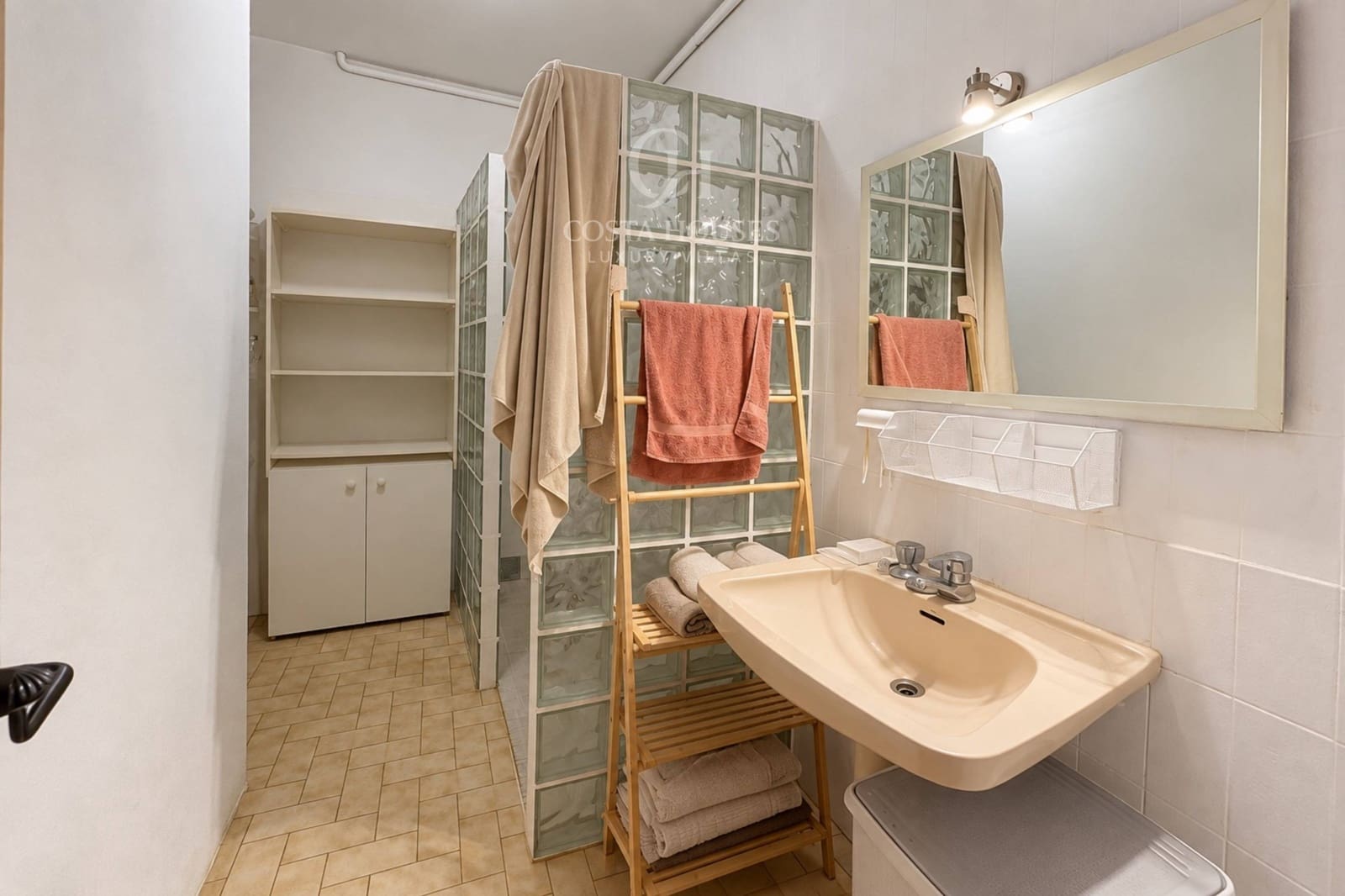 6 soverom Villa til salgs i Los Cerezos med svømmebasseng garasje - € 995 000 (Ref: 10142645)