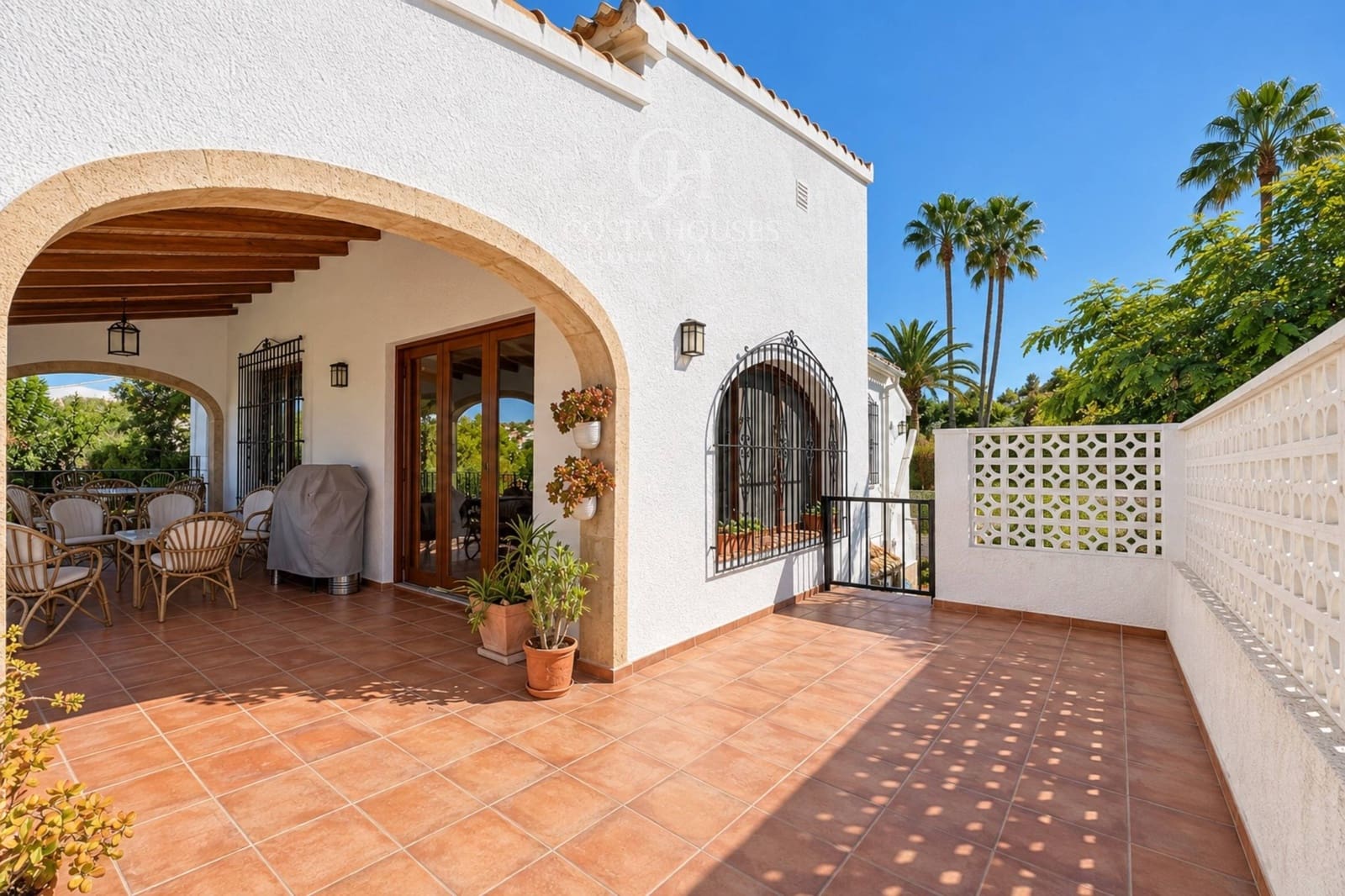 6 soverom Villa til salgs i Los Cerezos med svømmebasseng garasje - € 995 000 (Ref: 10142645)