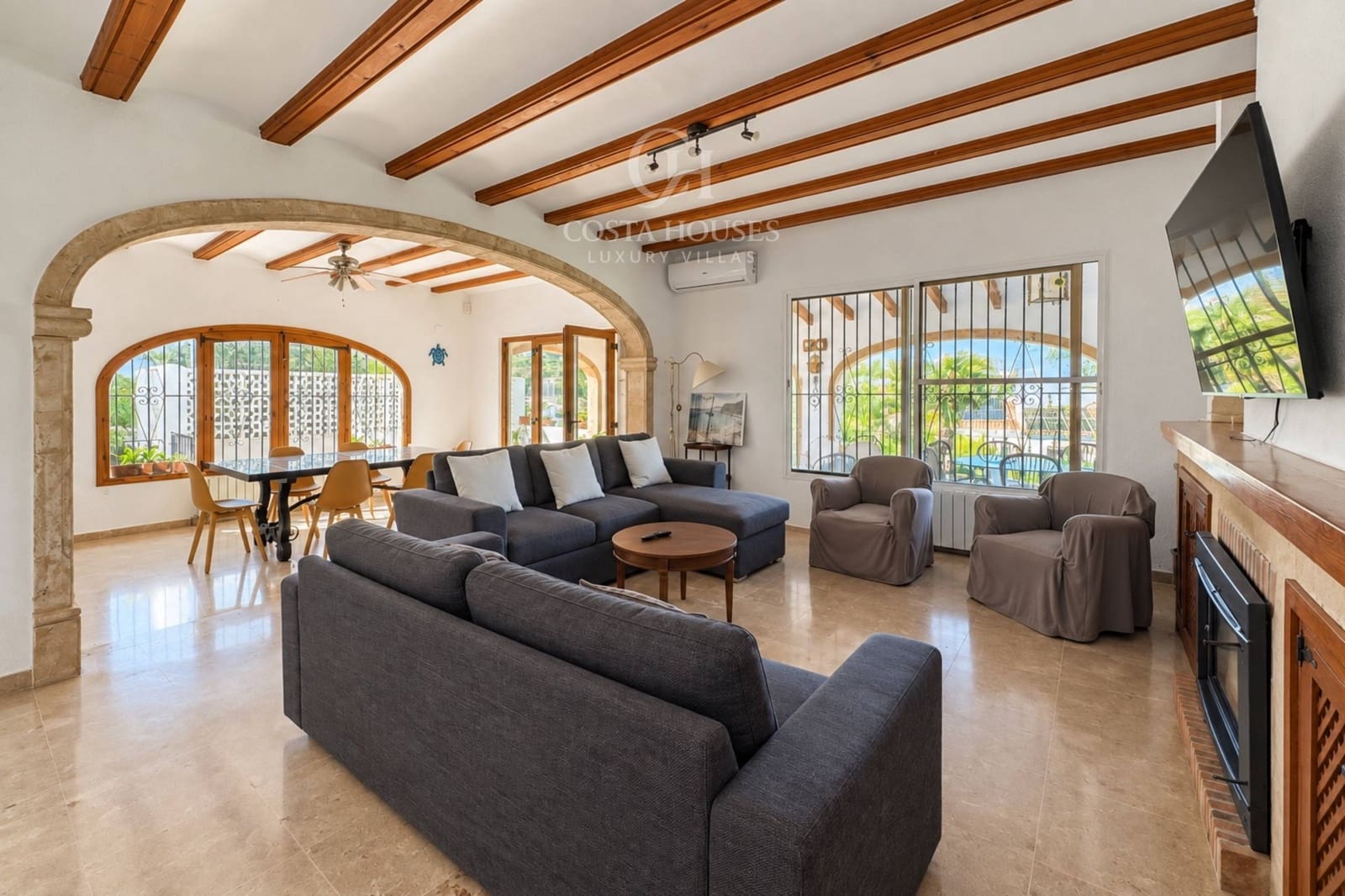 6 soverom Villa til salgs i Los Cerezos med svømmebasseng garasje - € 995 000 (Ref: 10142645)