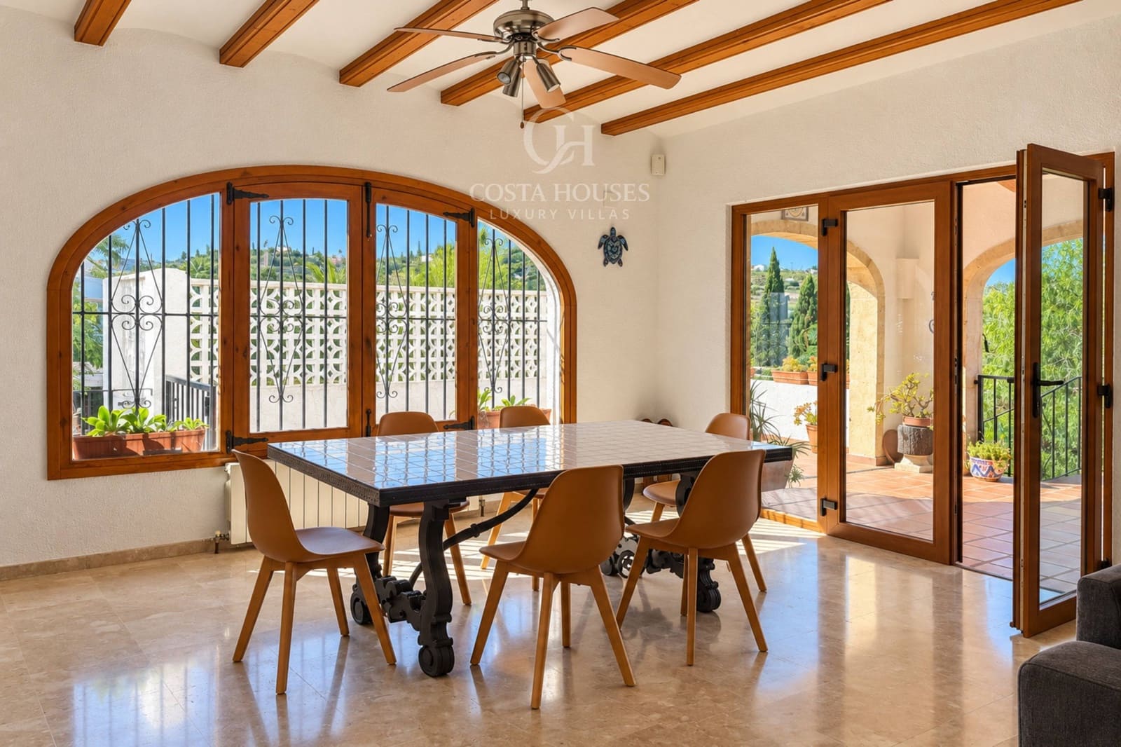 6 soverom Villa til salgs i Los Cerezos med svømmebasseng garasje - € 995 000 (Ref: 10142645)