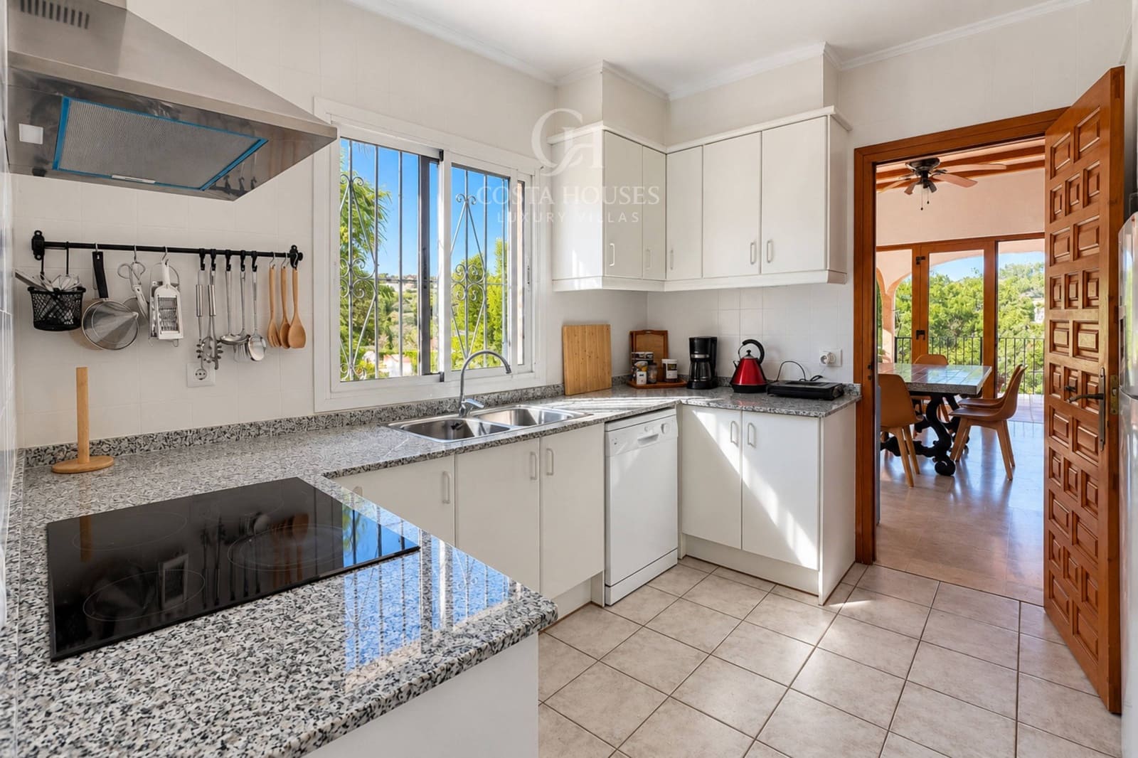 6 soverom Villa til salgs i Los Cerezos med svømmebasseng garasje - € 995 000 (Ref: 10142645)