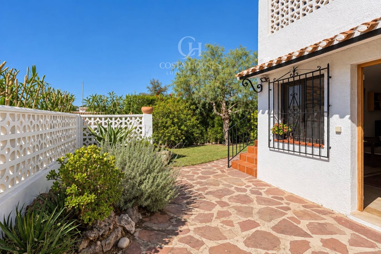 6 soverom Villa til salgs i Los Cerezos med svømmebasseng garasje - € 995 000 (Ref: 10142645)