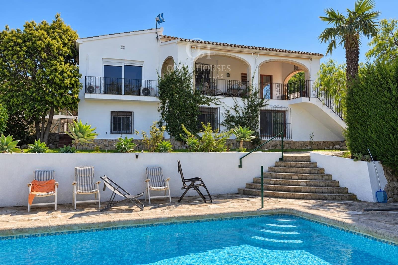 6 soverom Villa til salgs i Los Cerezos med svømmebasseng garasje - € 995 000 (Ref: 10142645)