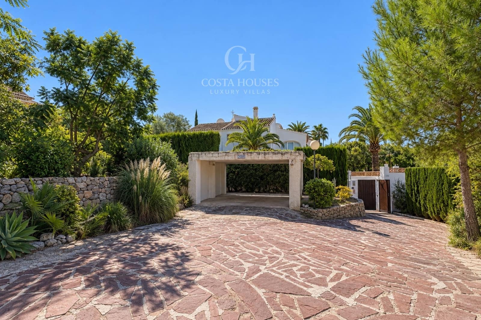 6 soverom Villa til salgs i Los Cerezos med svømmebasseng garasje - € 995 000 (Ref: 10142645)