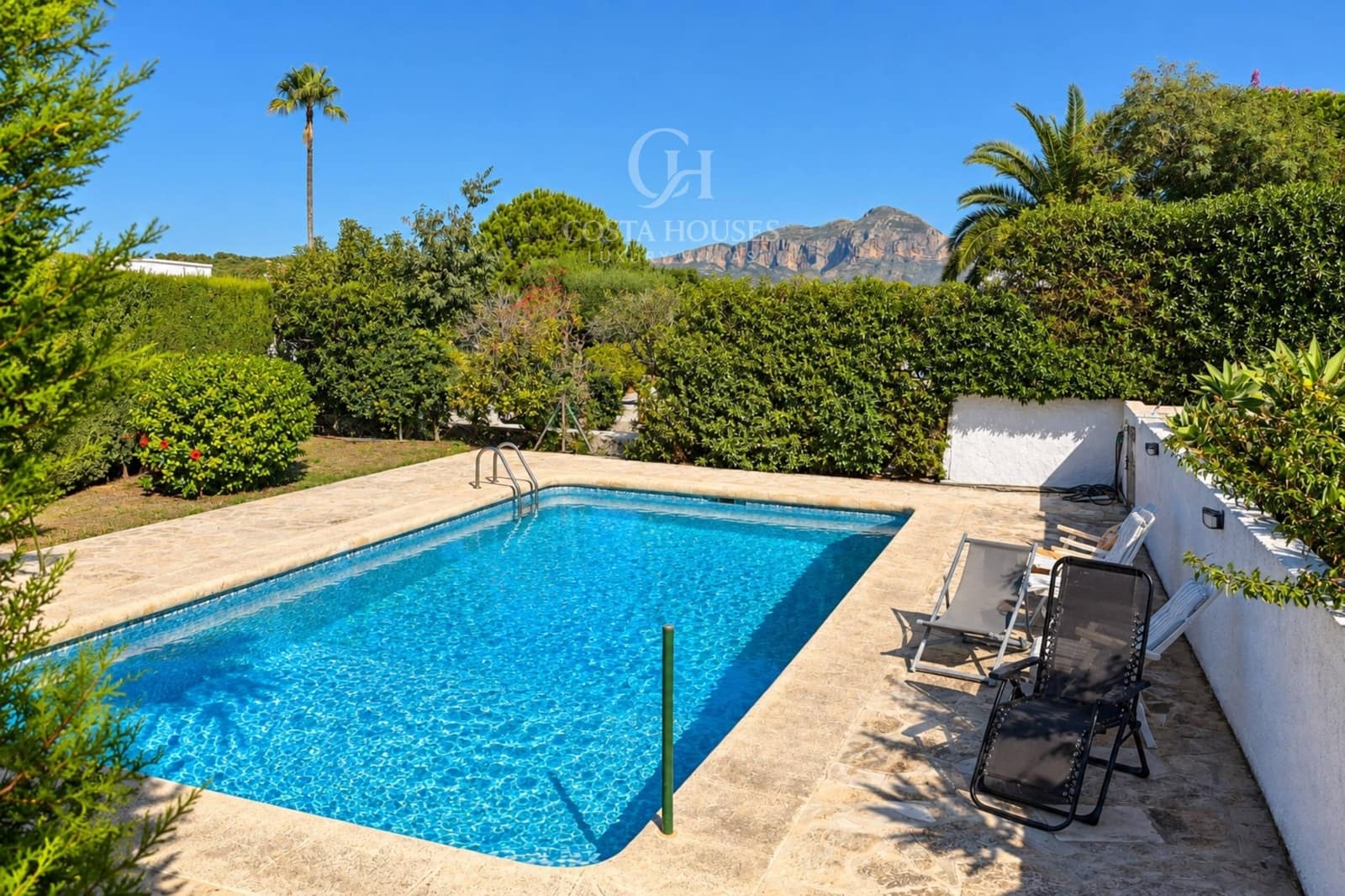6 soverom Villa til salgs i Los Cerezos med svømmebasseng garasje - € 995 000 (Ref: 10142645)
