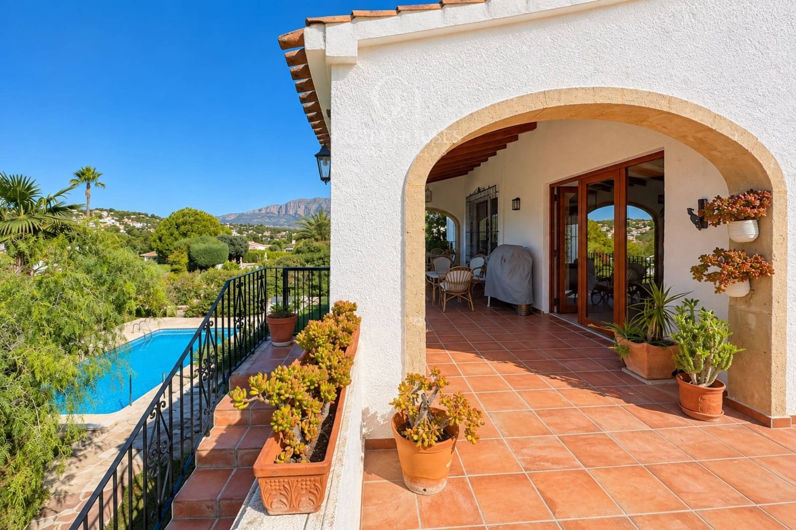 6 soverom Villa til salgs i Los Cerezos med svømmebasseng garasje - € 995 000 (Ref: 10142645)