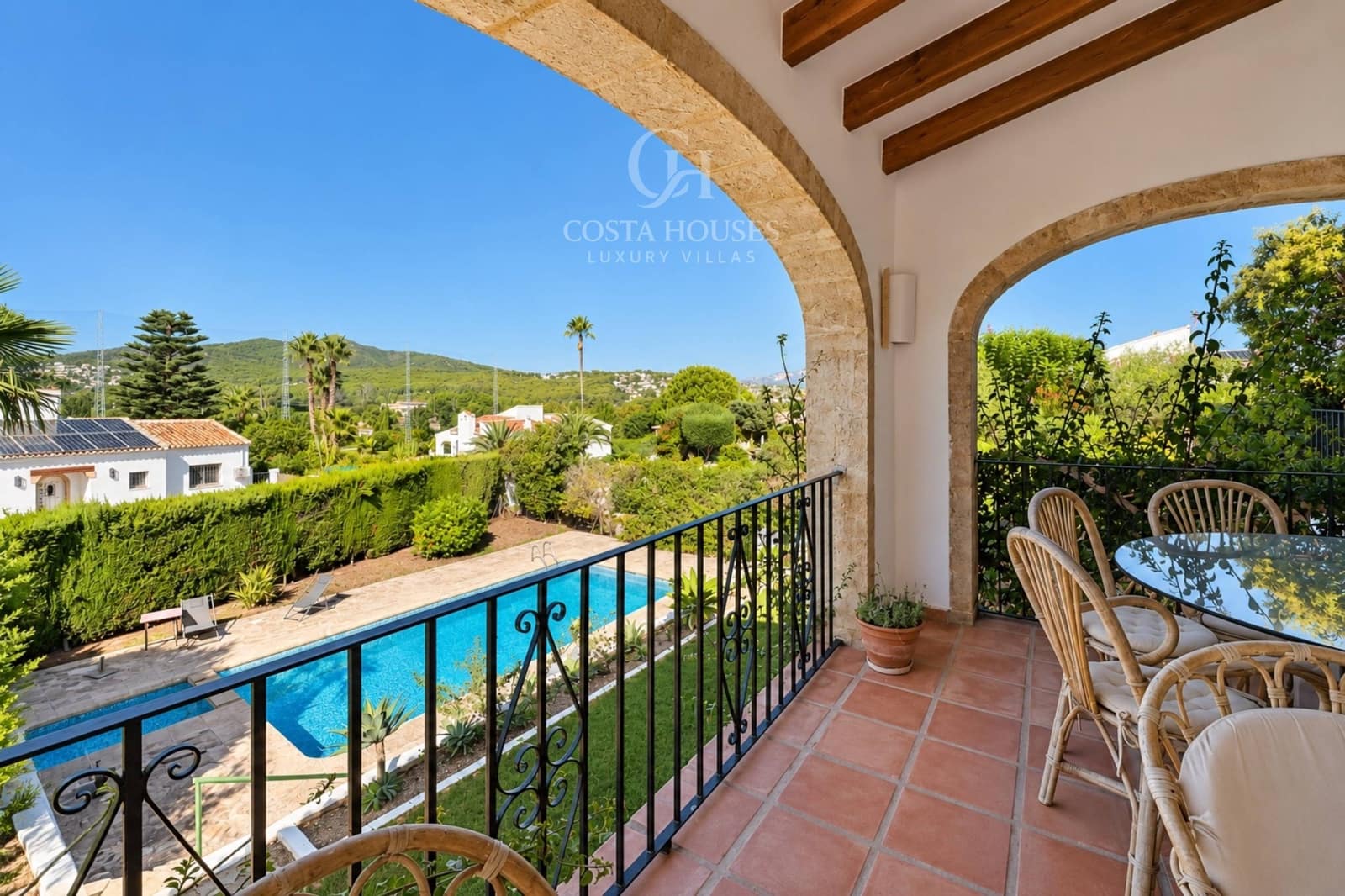 6 soverom Villa til salgs i Los Cerezos med svømmebasseng garasje - € 995 000 (Ref: 10142645)