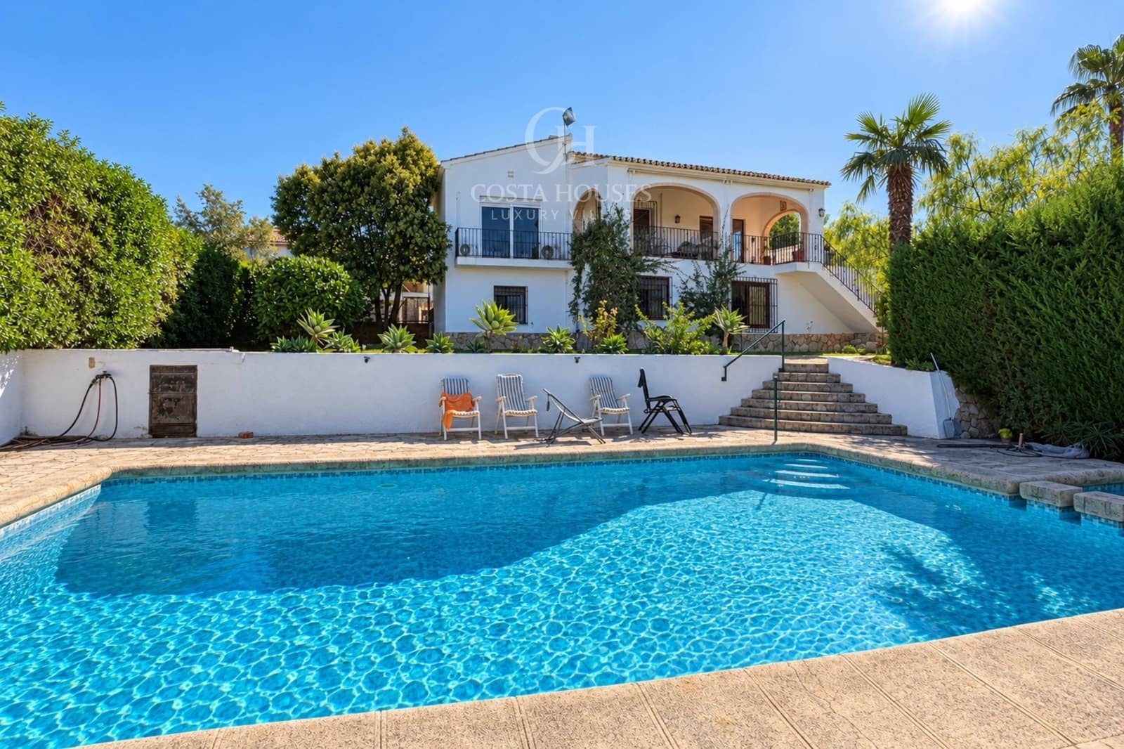 6 soverom Villa til salgs i Los Cerezos med svømmebasseng garasje - € 995 000 (Ref: 10142645)