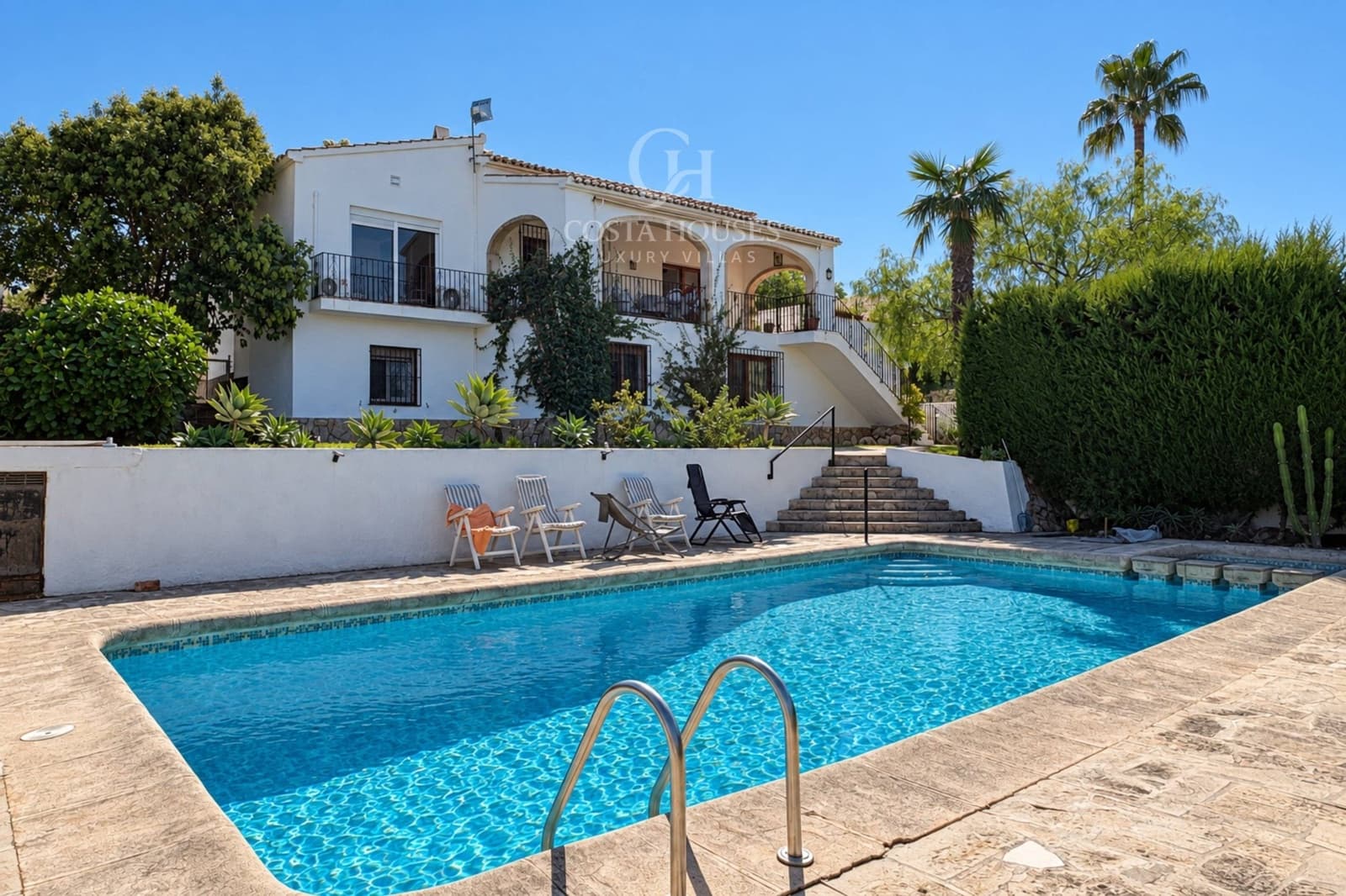6 soverom Villa til salgs i Los Cerezos med svømmebasseng garasje - € 995 000 (Ref: 10142645)