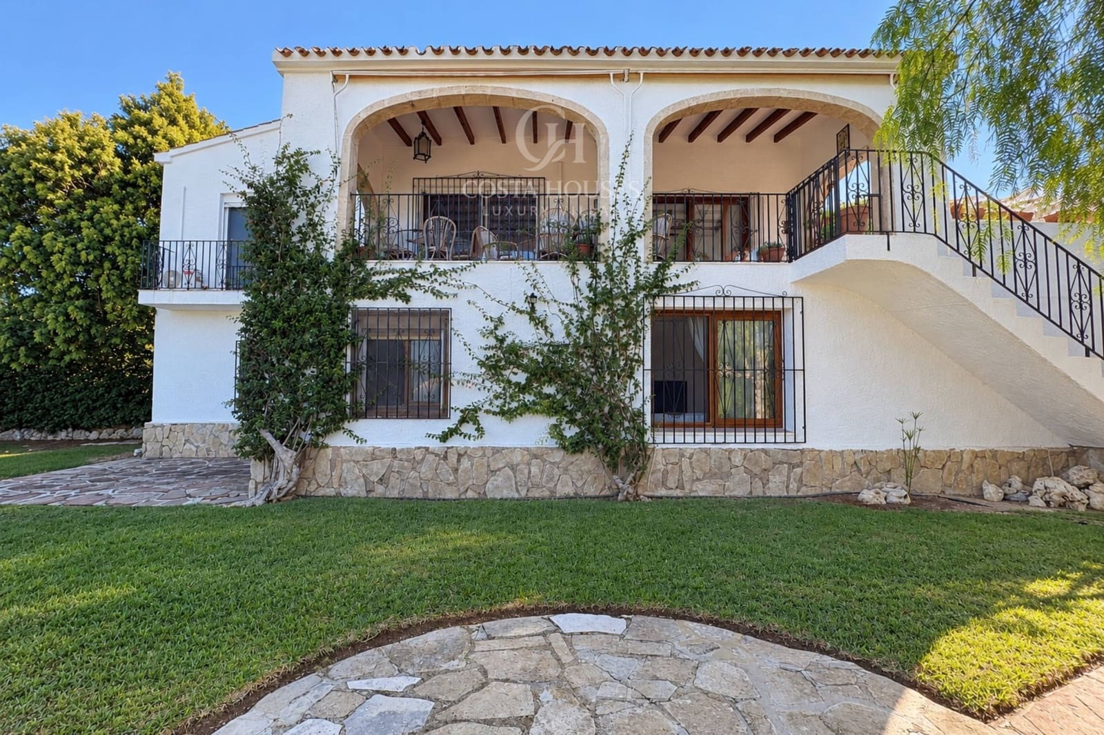 6 soverom Villa til salgs i Los Cerezos med svømmebasseng garasje - € 995 000 (Ref: 10142645)