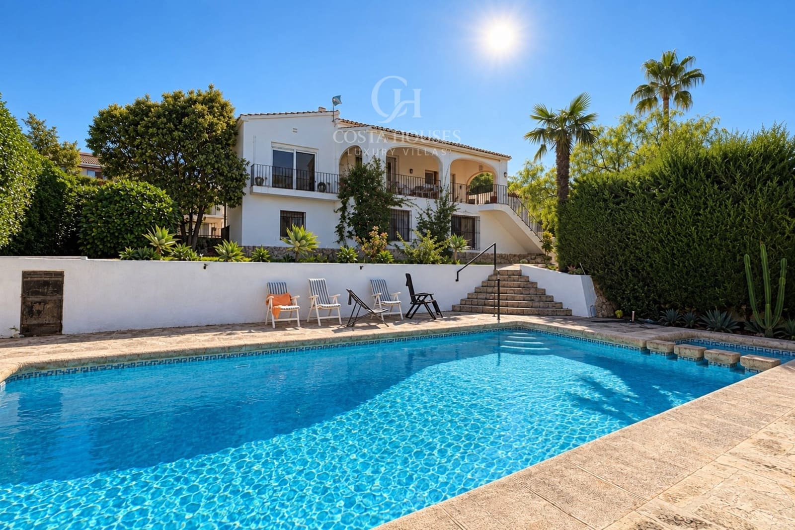 6 soverom Villa til salgs i Los Cerezos med svømmebasseng garasje - € 995 000 (Ref: 10142645)