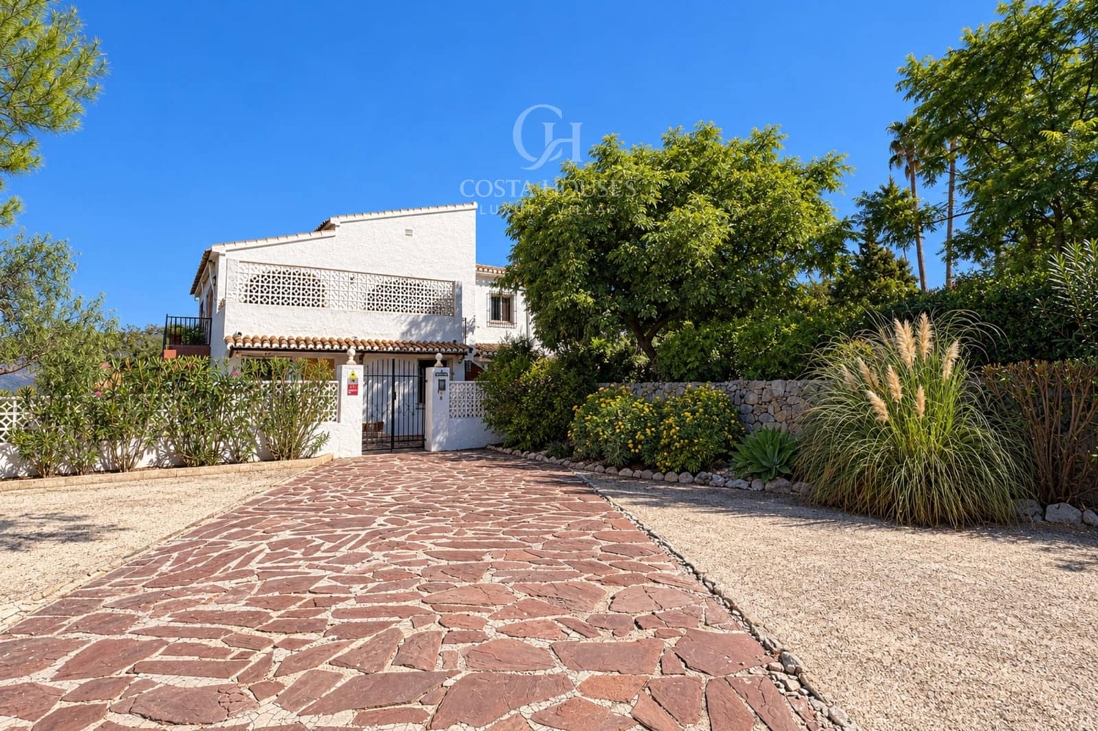 6 soverom Villa til salgs i Los Cerezos med svømmebasseng garasje - € 995 000 (Ref: 10142645)