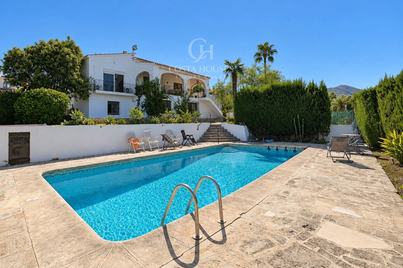 6 soverom Villa til salgs i Los Cerezos med svømmebasseng garasje - € 995 000 (Ref: 10142645)
