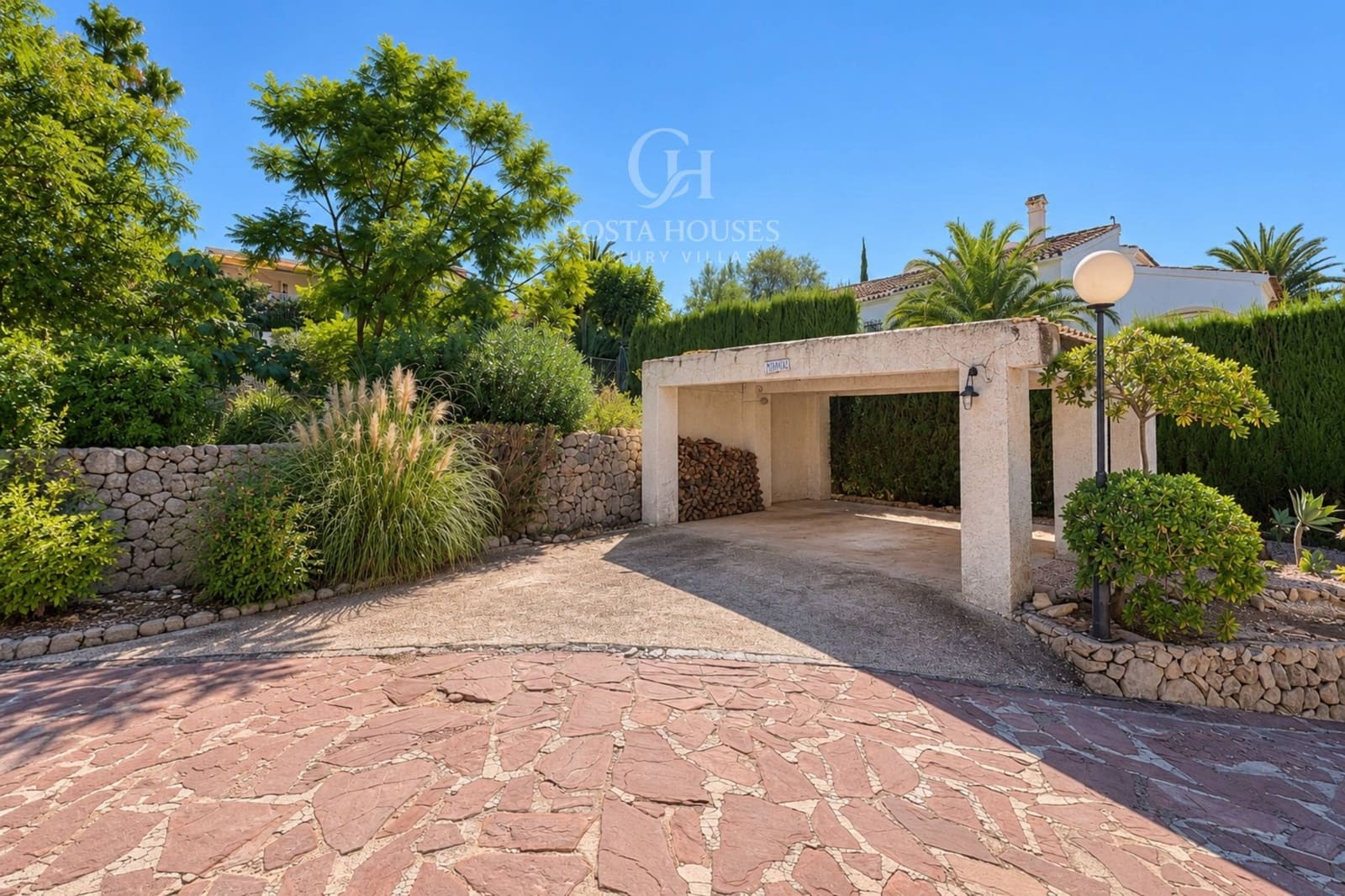 6 soverom Villa til salgs i Los Cerezos med svømmebasseng garasje - € 995 000 (Ref: 10142645)
